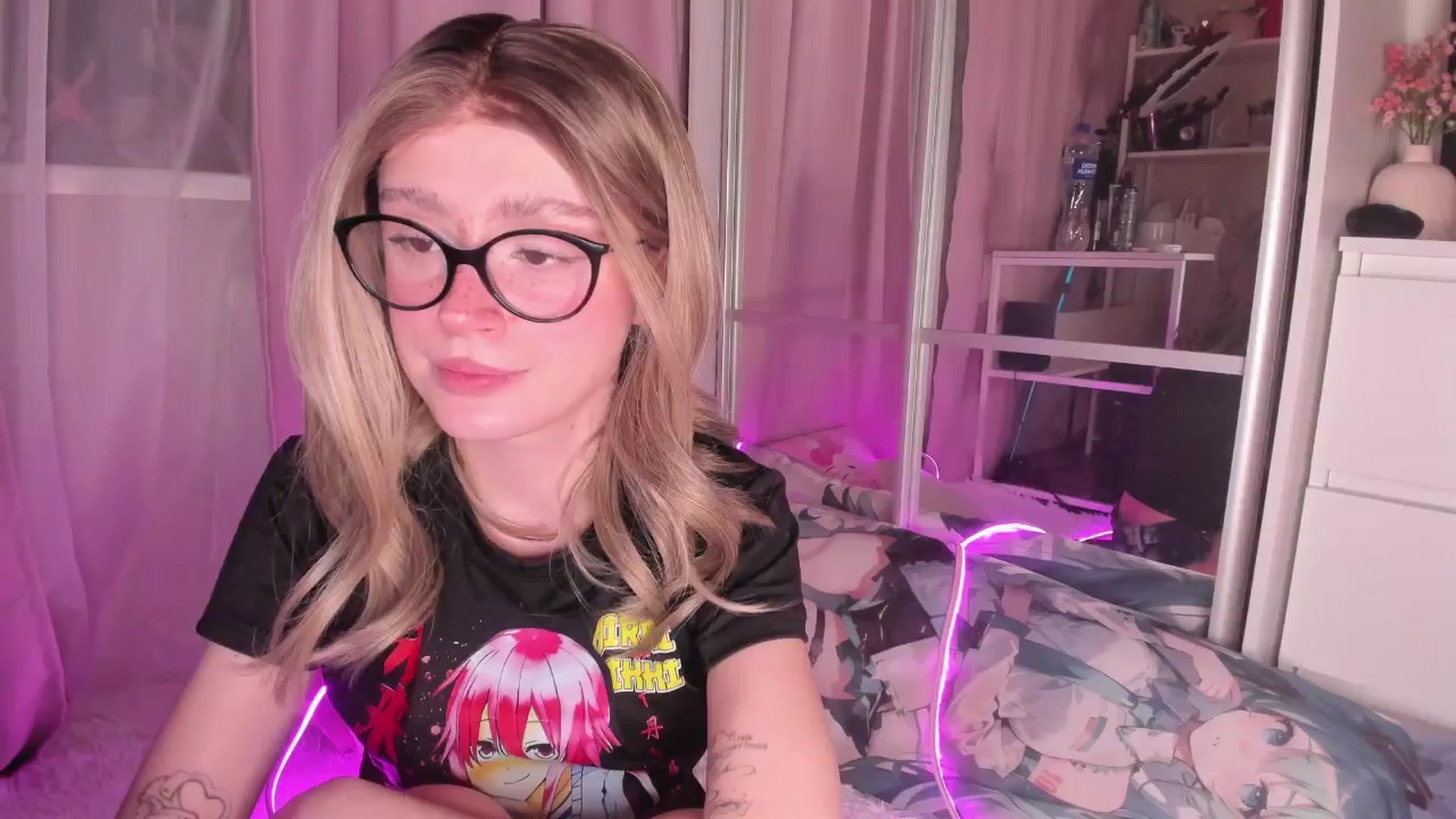 Gallery image thumbnail from AliceXsweeT's myfreecams stream on, 01/02/2026, 17:57 image 10 of 20