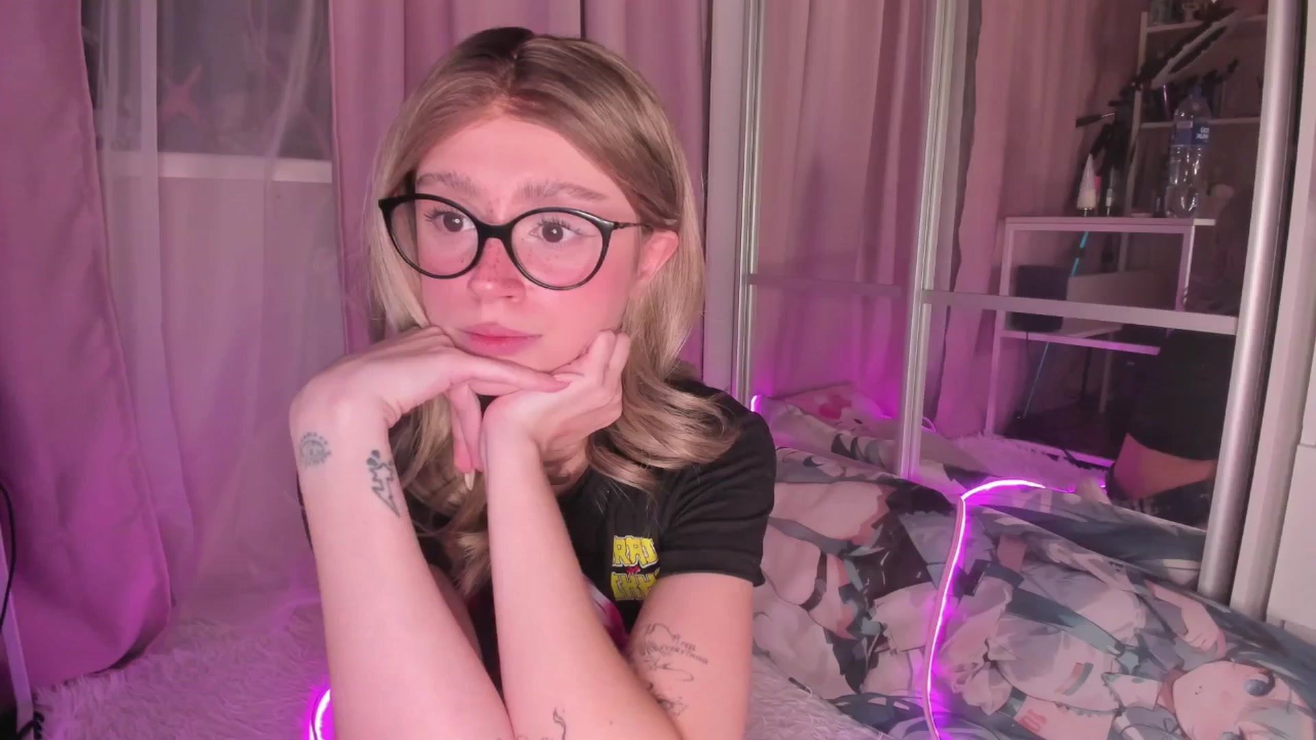 Gallery image thumbnail from AliceXsweeT's myfreecams stream on, 01/02/2026, 18:58 image 14 of 20