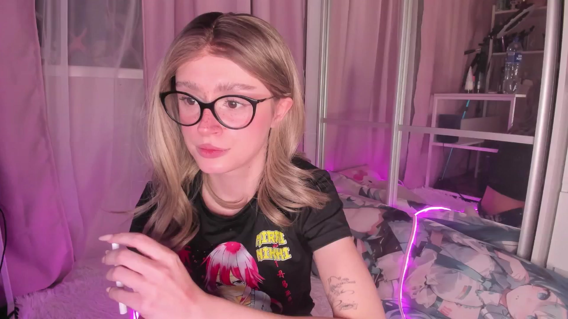 Gallery image thumbnail from AliceXsweeT's myfreecams stream on, 01/02/2026, 18:58 image 15 of 20