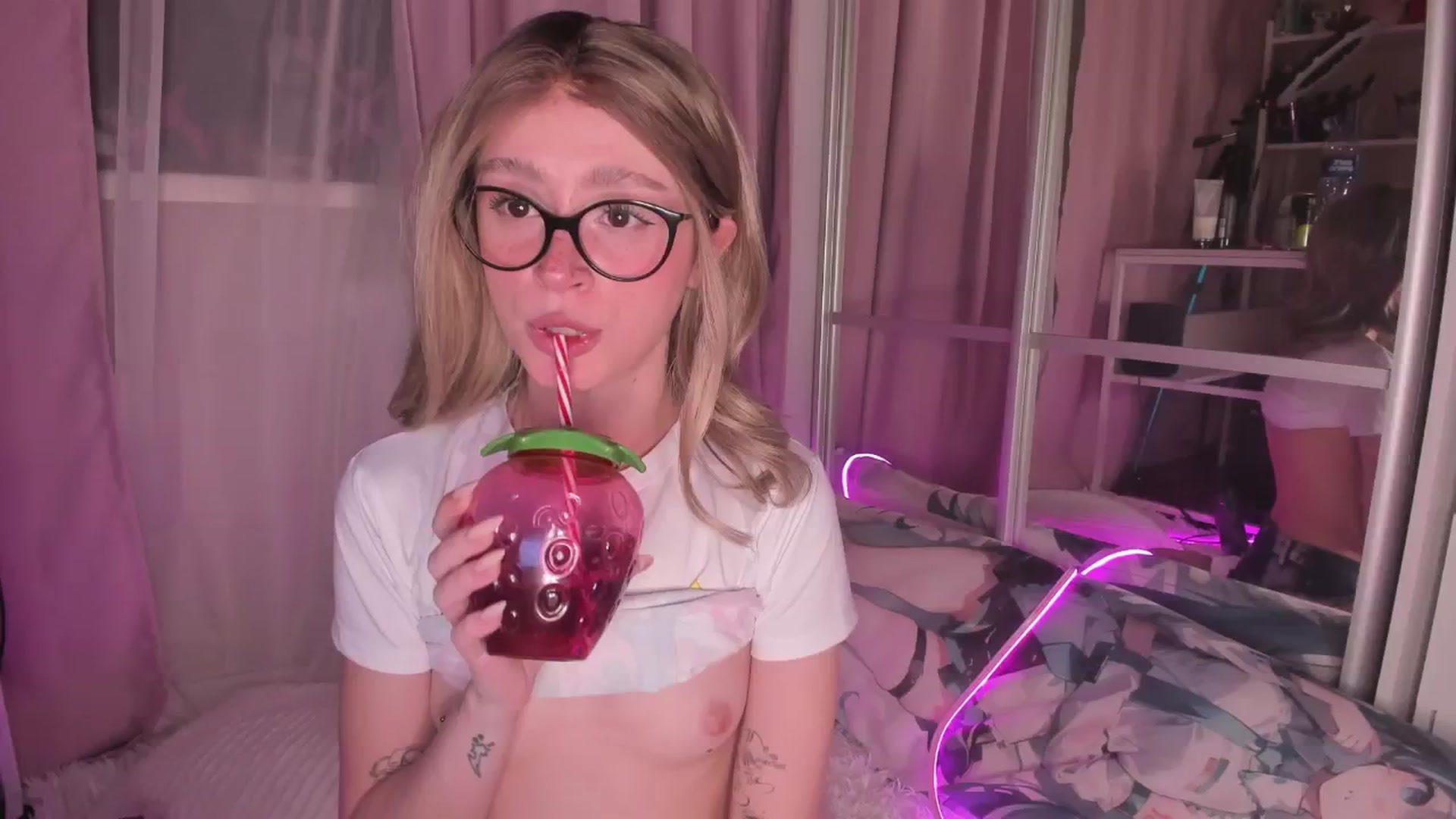 Gallery image thumbnail from AliceXsweeT's myfreecams stream on, 01/03/2026, 17:27 image 20 of 20
