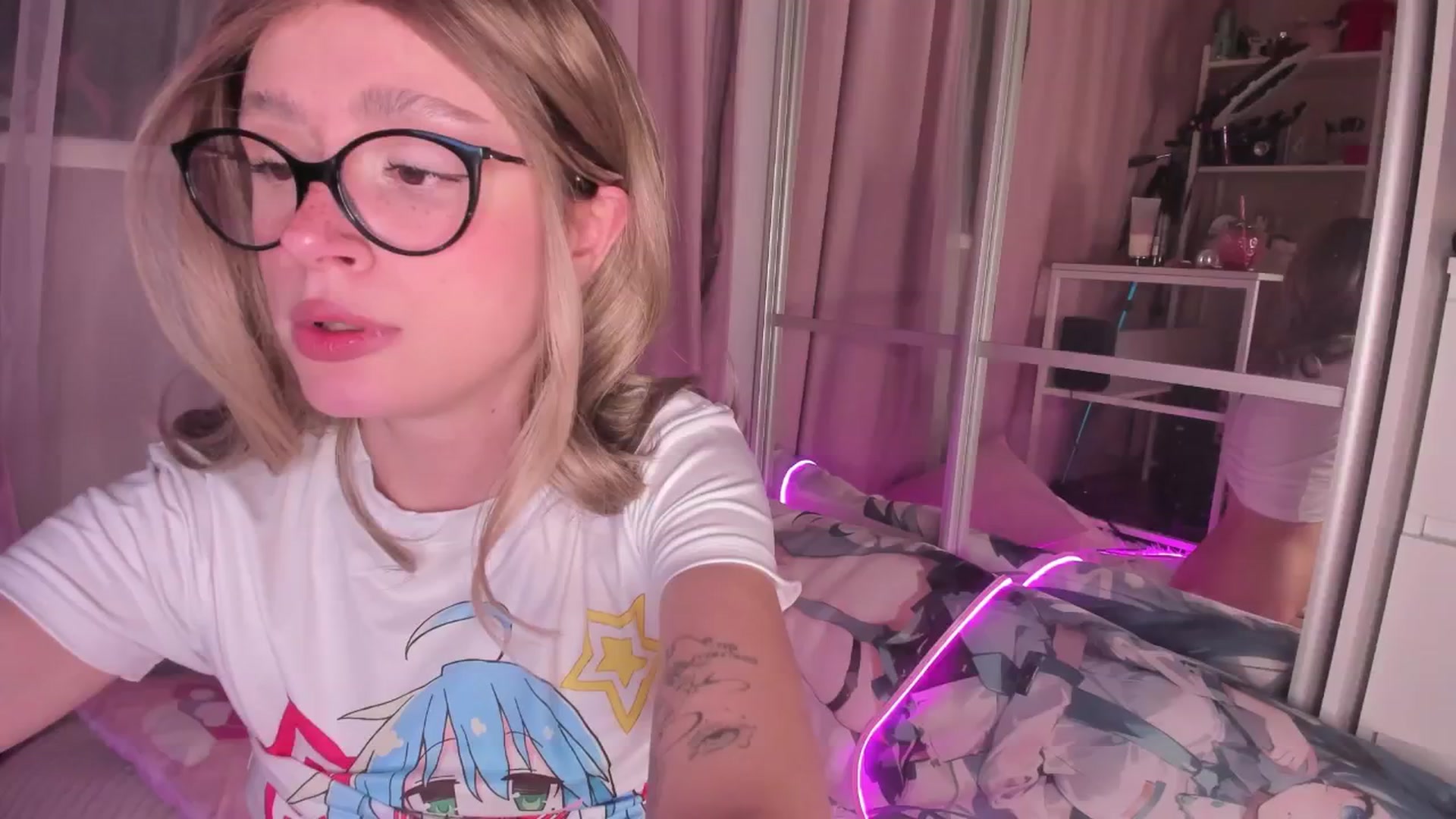 Gallery image thumbnail from AliceXsweeT's myfreecams stream on, 01/03/2026, 18:58 image 14 of 20