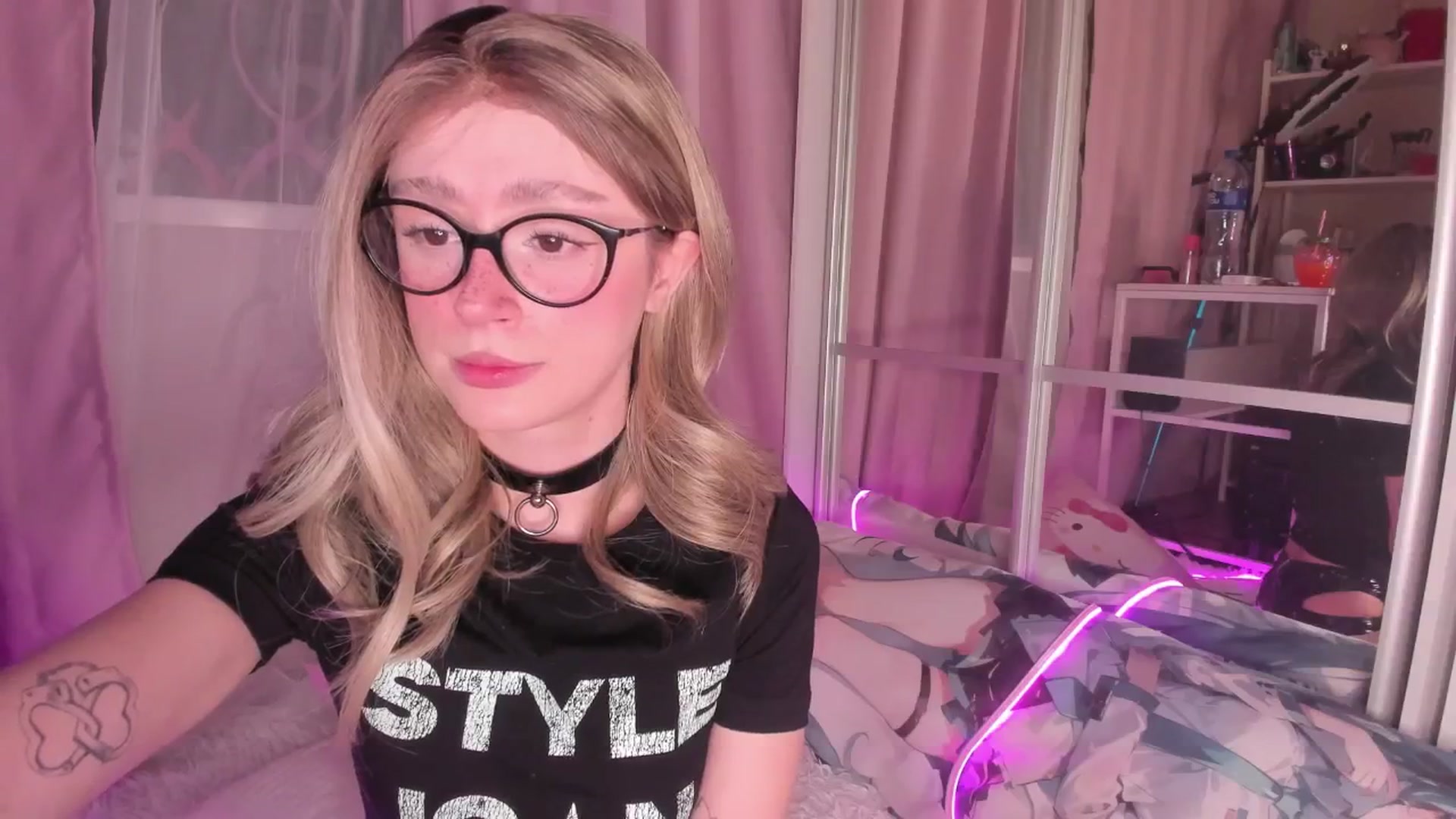 Gallery image thumbnail from AliceXsweeT's myfreecams stream on, 01/04/2026, 16:27 image 17 of 20