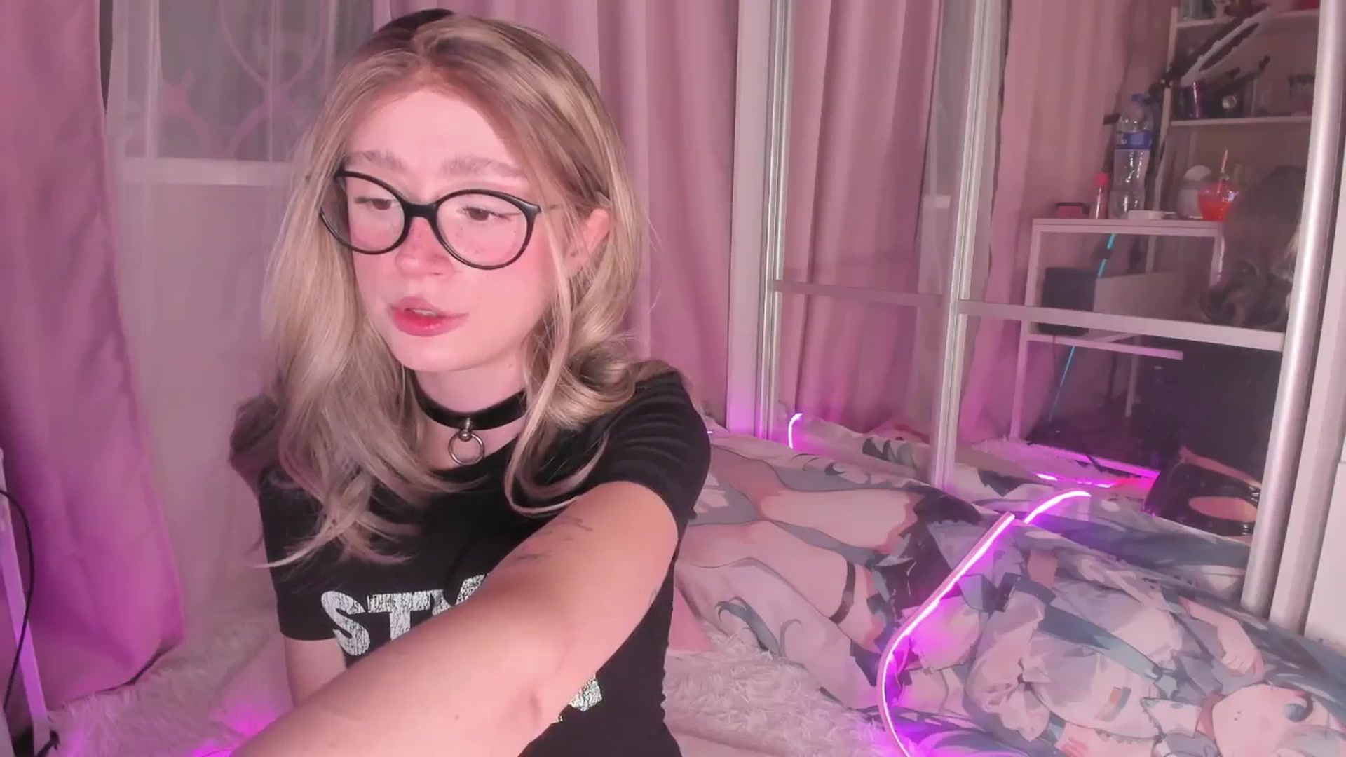 Gallery image thumbnail from AliceXsweeT's myfreecams stream on, 01/04/2026, 17:29 image 4 of 20