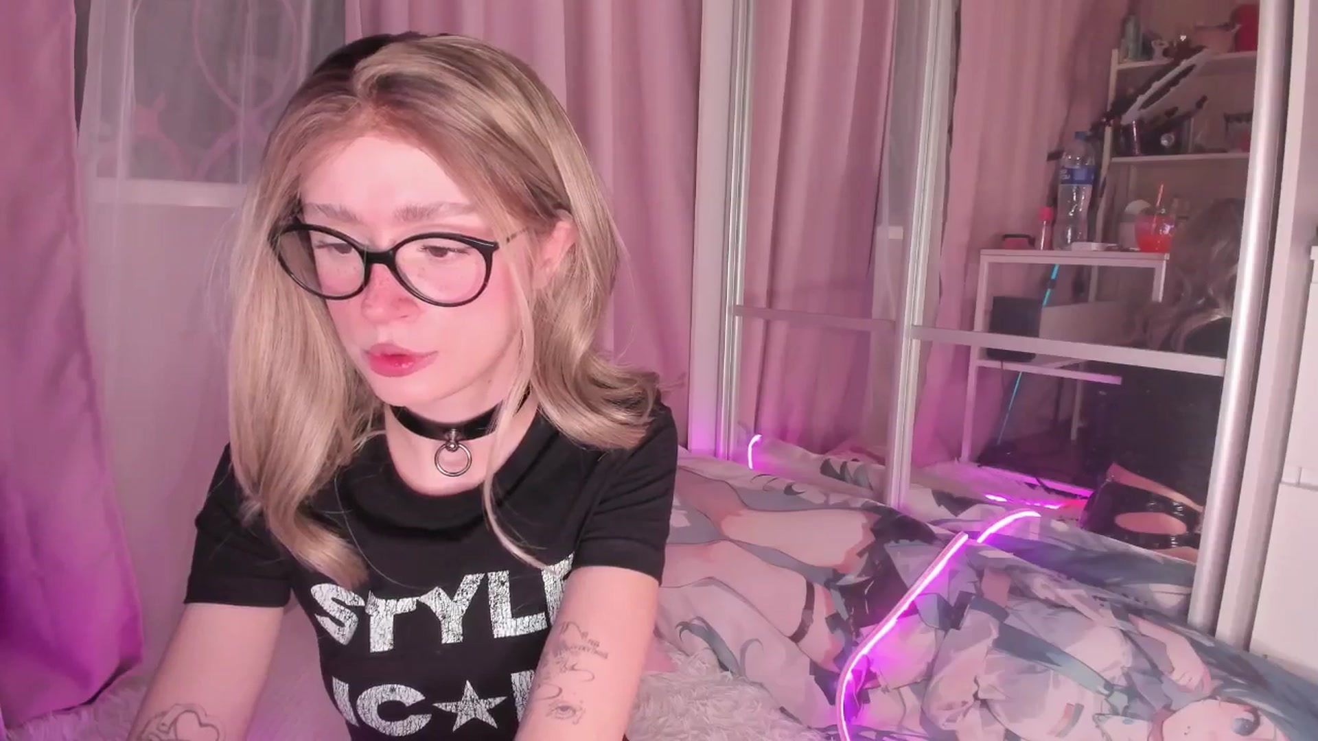 Gallery image thumbnail from AliceXsweeT's myfreecams stream on, 01/04/2026, 17:29 image 7 of 20