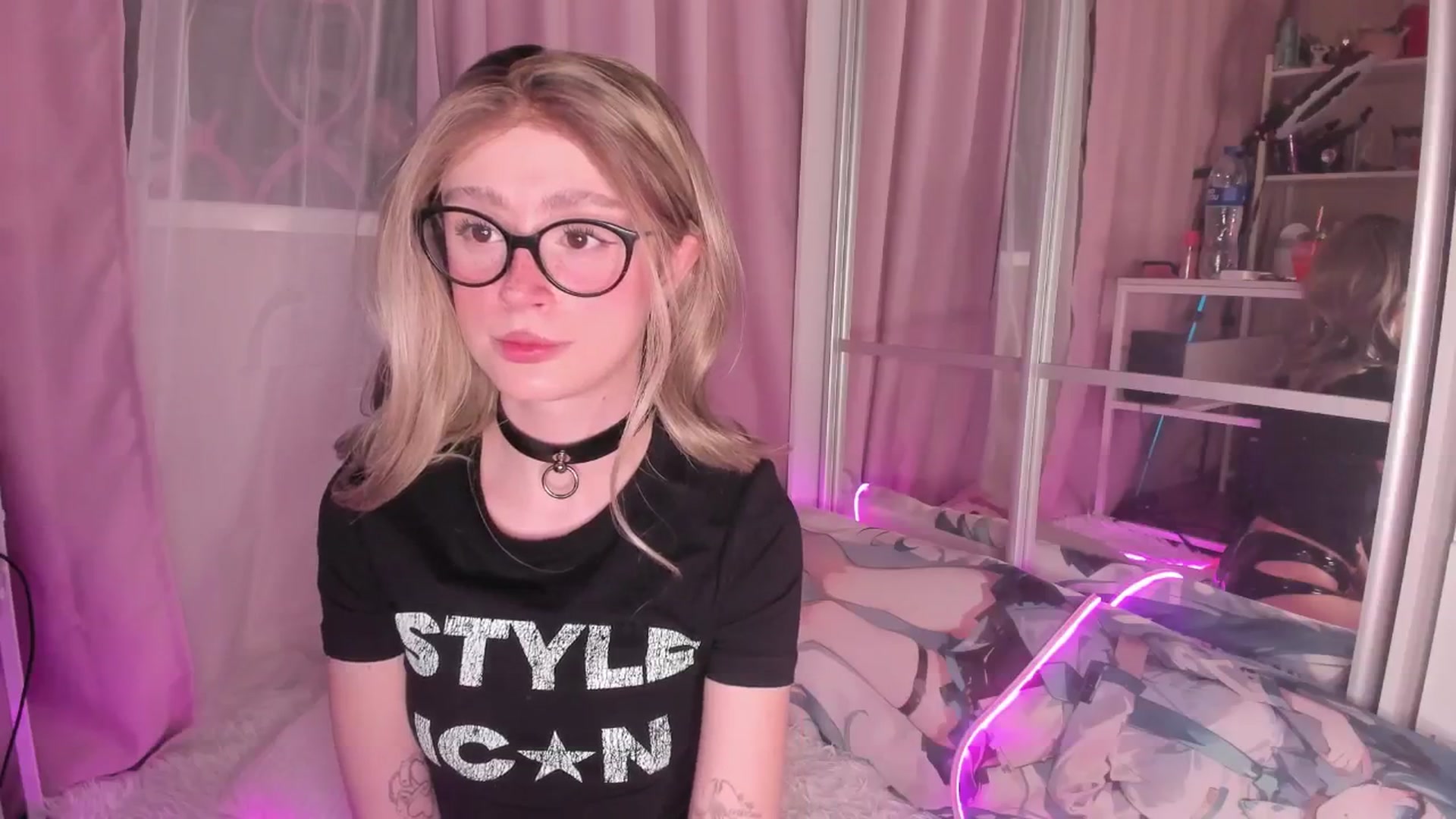 Gallery image thumbnail from AliceXsweeT's myfreecams stream on, 01/04/2026, 17:29 image 6 of 20