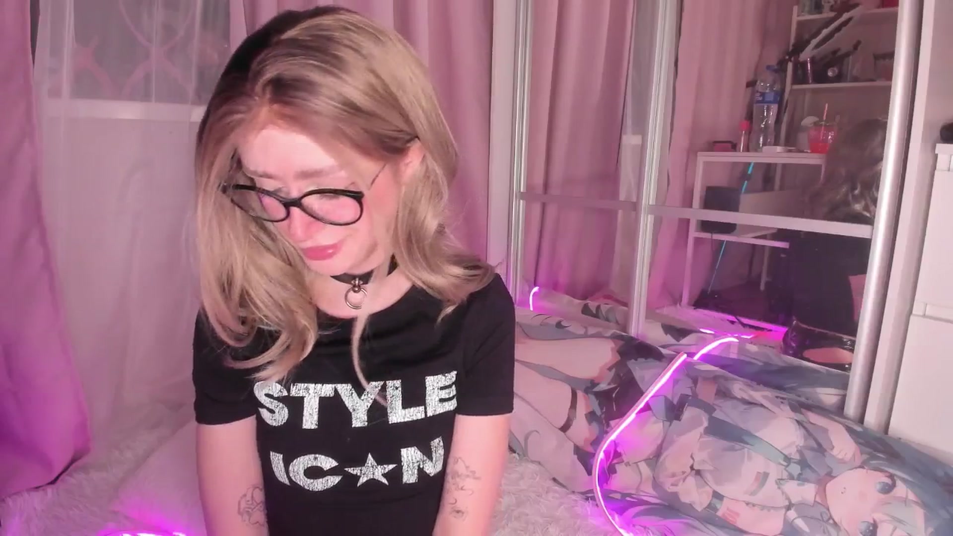 Gallery image thumbnail from AliceXsweeT's myfreecams stream on, 01/04/2026, 17:29 image 16 of 20