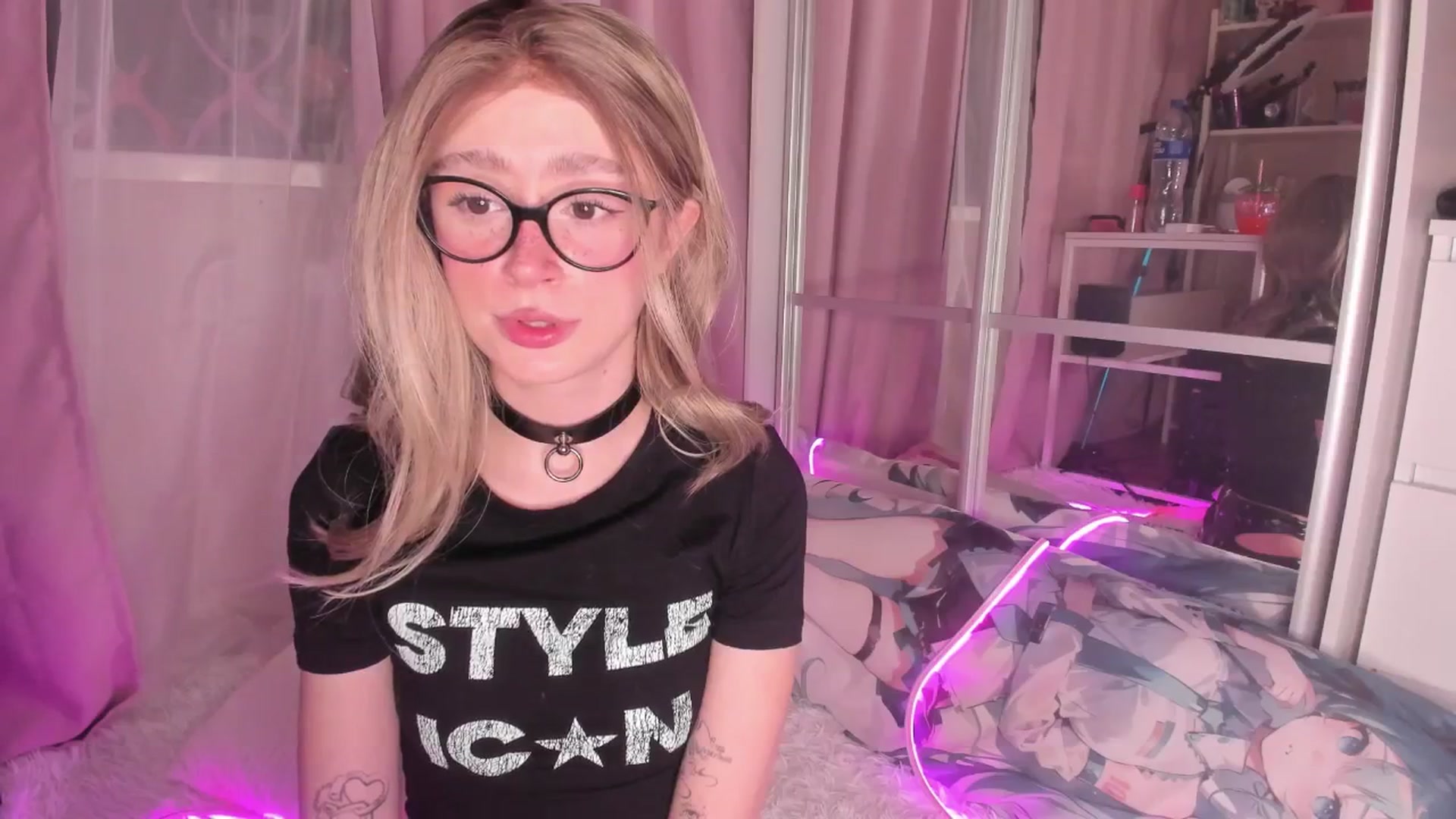 Gallery image thumbnail from AliceXsweeT's myfreecams stream on, 01/04/2026, 17:29 image 13 of 20