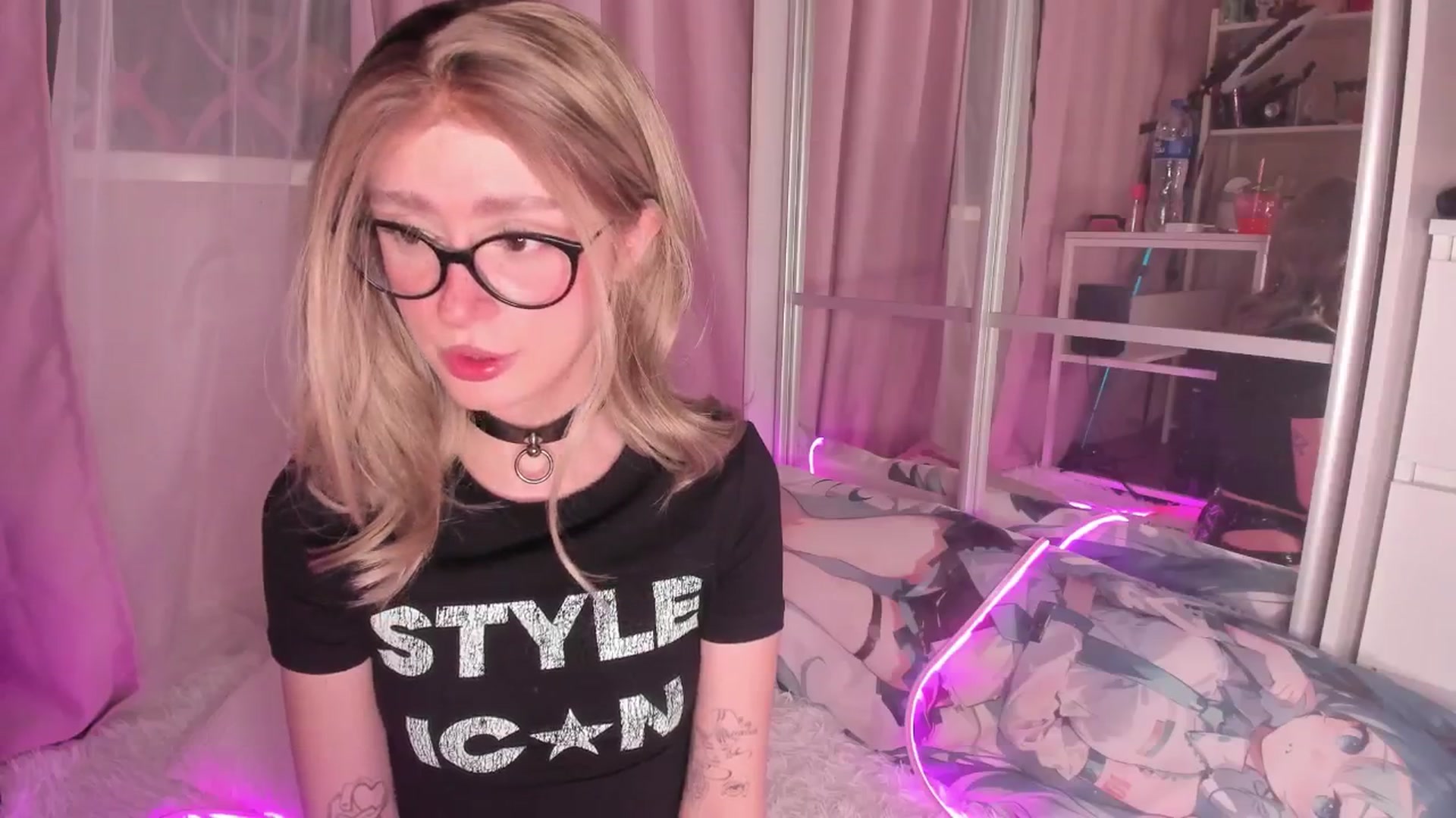 Gallery image thumbnail from AliceXsweeT's myfreecams stream on, 01/04/2026, 17:29 image 17 of 20