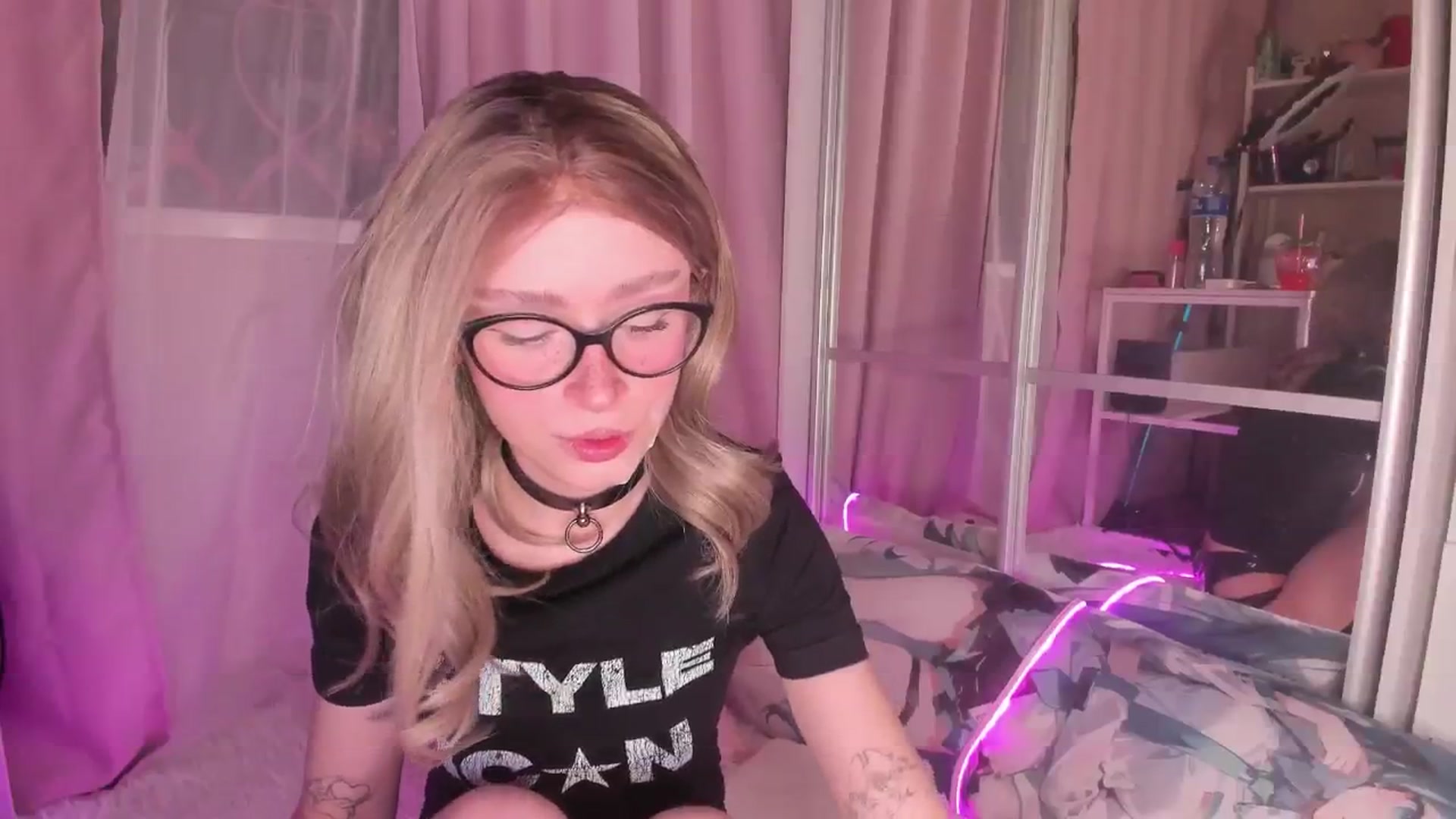 Gallery image thumbnail from AliceXsweeT's myfreecams stream on, 01/04/2026, 18:00 image 18 of 20