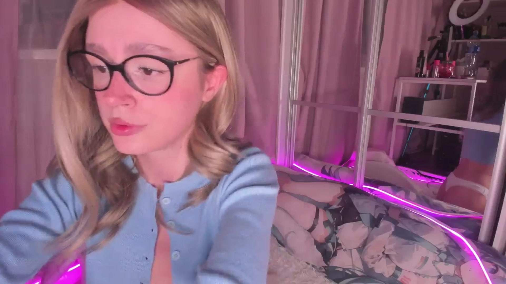Gallery image thumbnail from AliceXsweeT's myfreecams stream on, 01/07/2026, 18:44 image 15 of 20