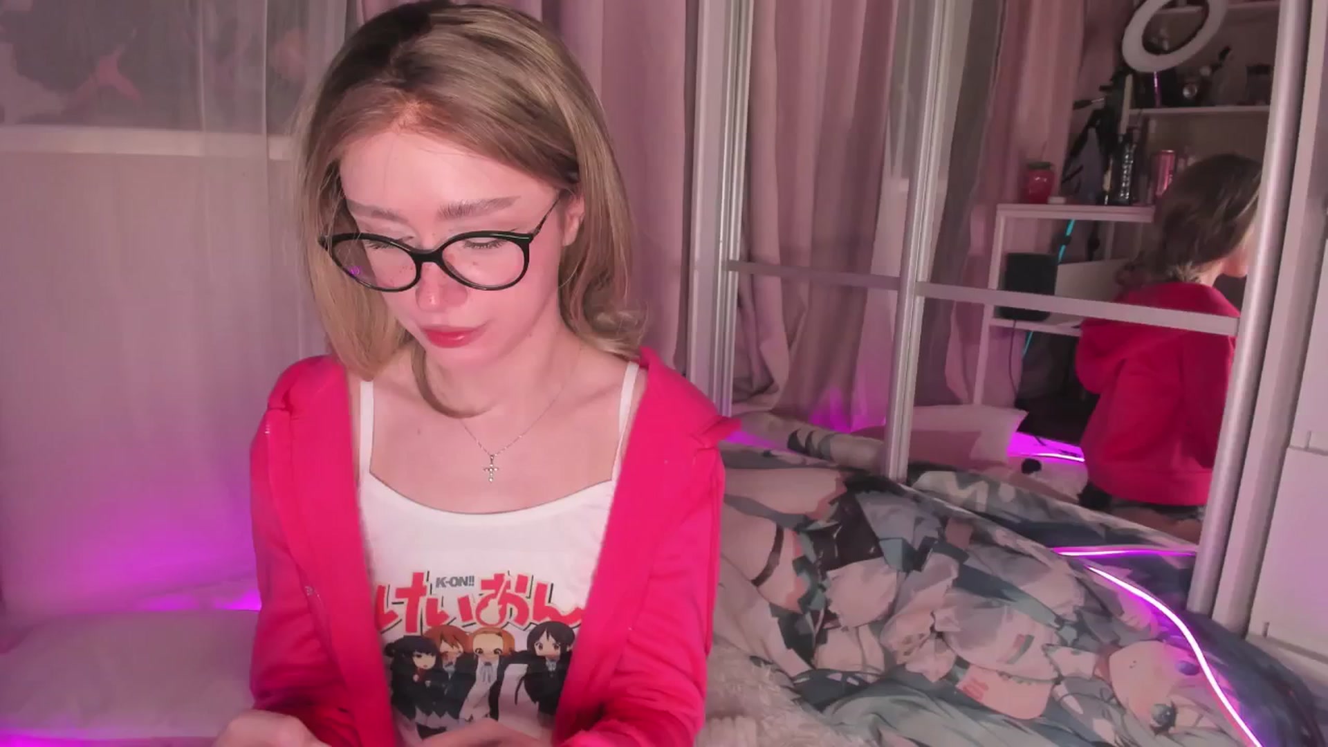 Gallery image thumbnail from AliceXsweeT's myfreecams stream on, 01/12/2026, 18:39 image 8 of 20