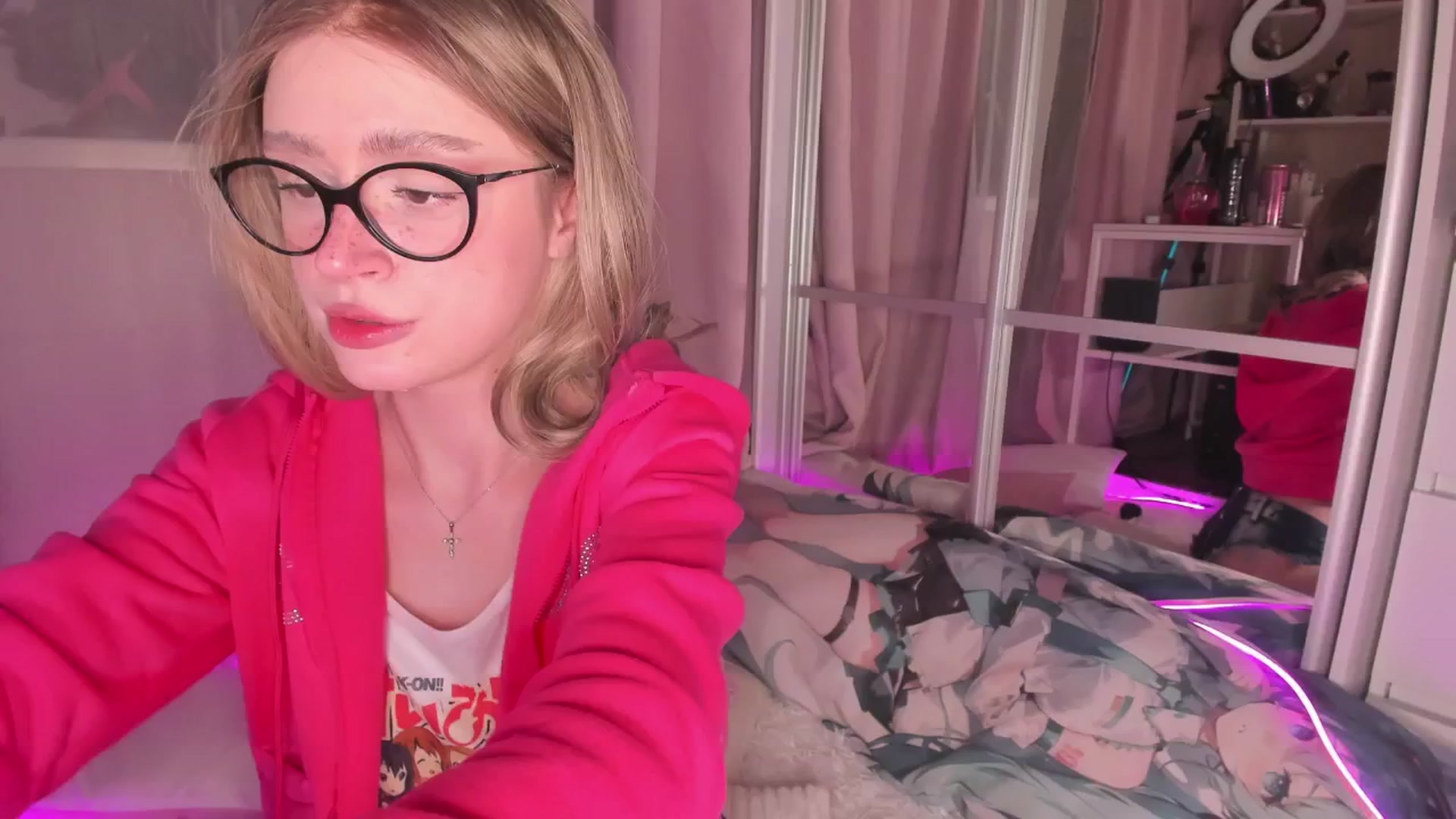 Gallery image thumbnail from AliceXsweeT's myfreecams stream on, 01/12/2026, 18:39 image 17 of 20