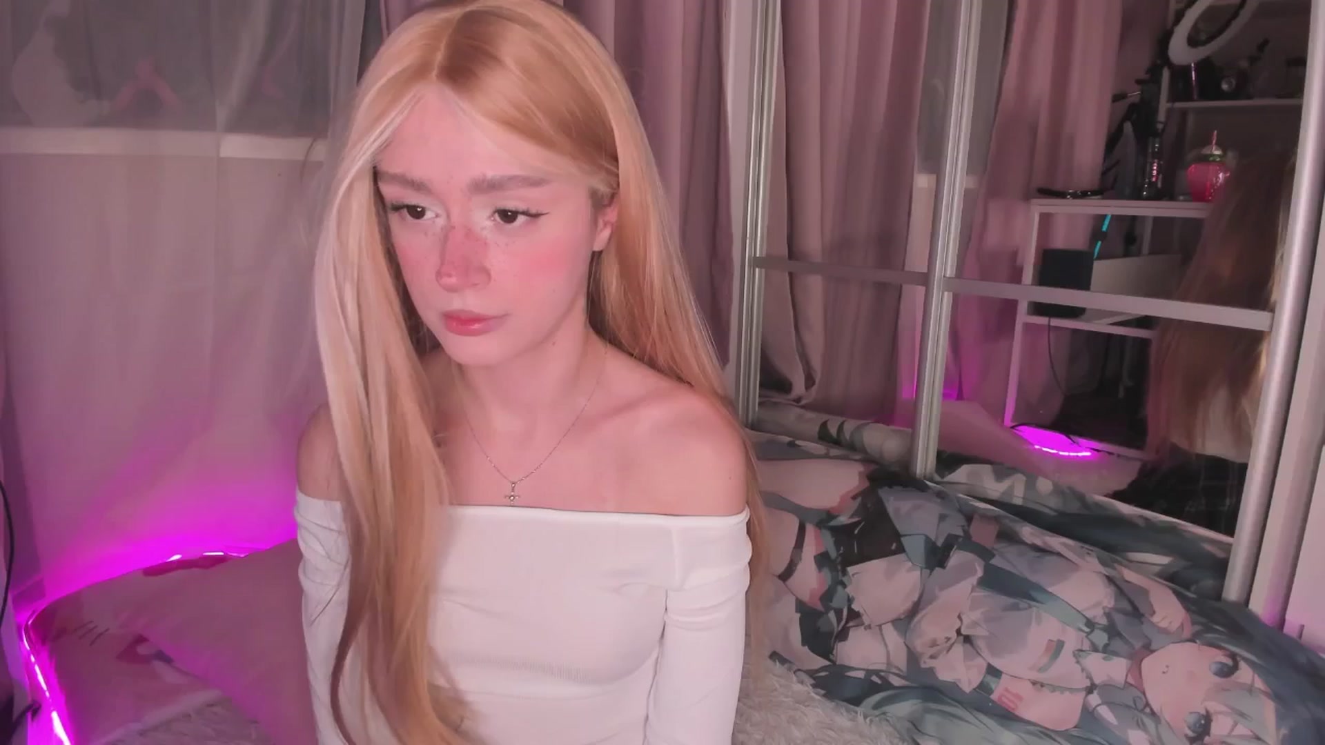 Gallery image thumbnail from AliceXsweeT's myfreecams stream on, 01/14/2026, 15:46 image 17 of 20