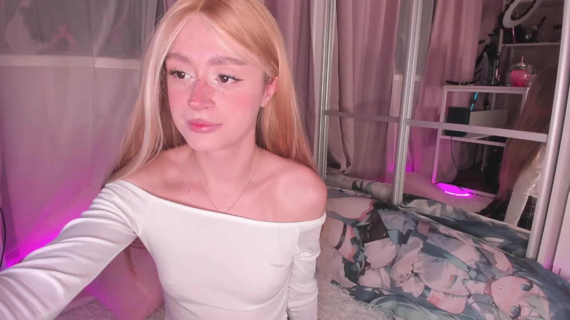 Gallery image thumbnail from AliceXsweeT's myfreecams stream on, 01/14/2026, 15:46 image 14 of 20