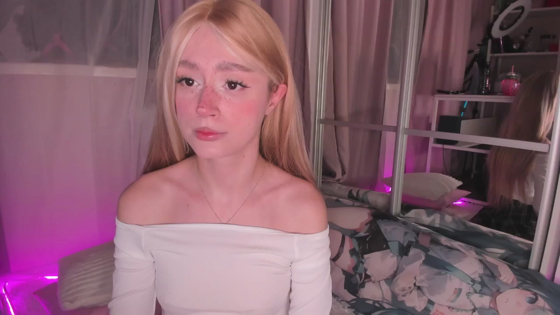 Gallery image thumbnail from AliceXsweeT's myfreecams stream on, 01/14/2026, 16:14 image 6 of 20