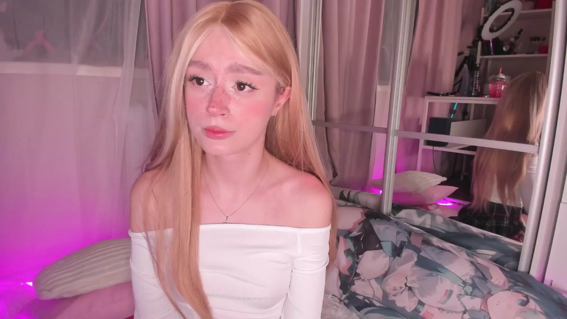 Gallery image thumbnail from AliceXsweeT's myfreecams stream on, 01/14/2026, 16:14 image 18 of 20