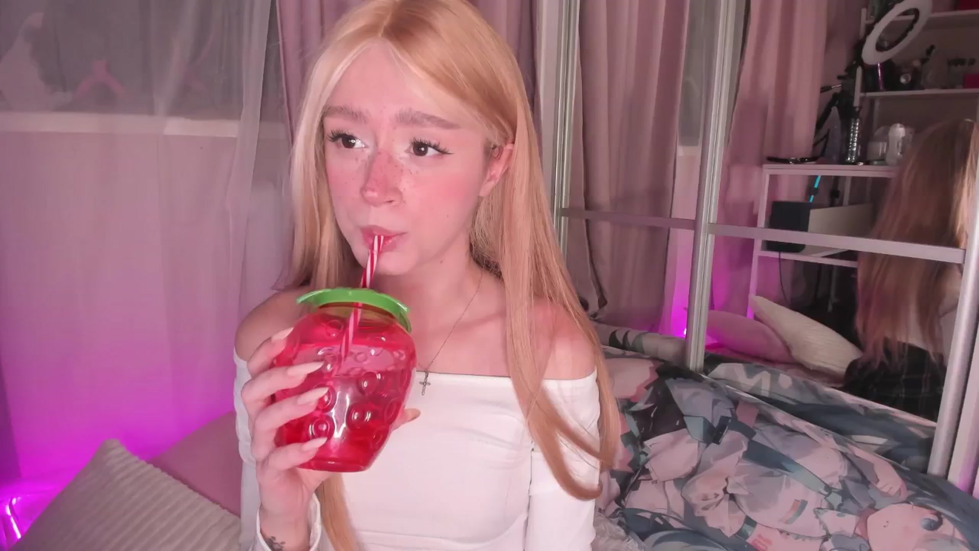 Gallery image thumbnail from AliceXsweeT's myfreecams stream on, 01/14/2026, 17:15 image 5 of 20