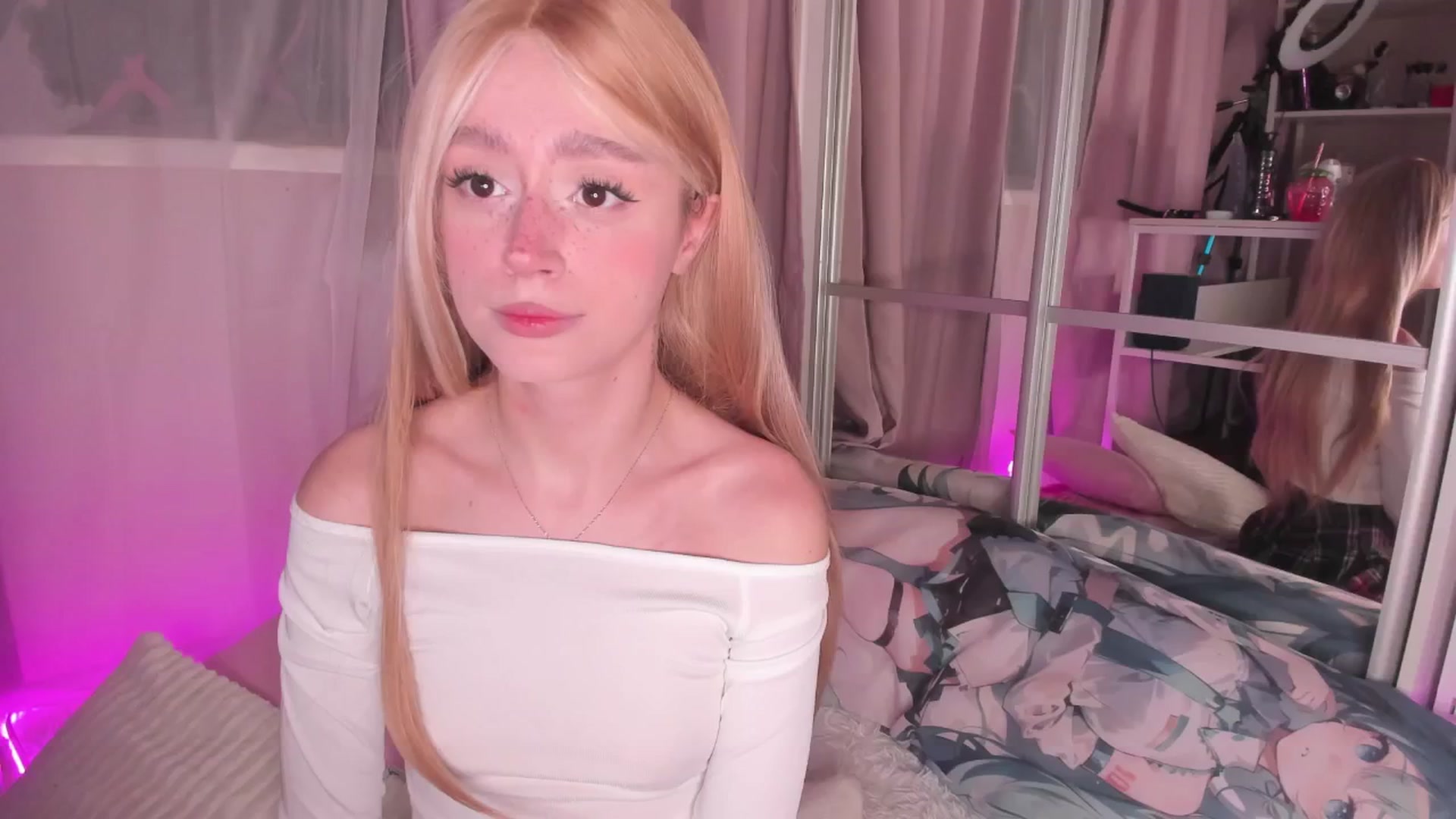 Gallery image thumbnail from AliceXsweeT's myfreecams stream on, 01/14/2026, 17:15 image 13 of 20