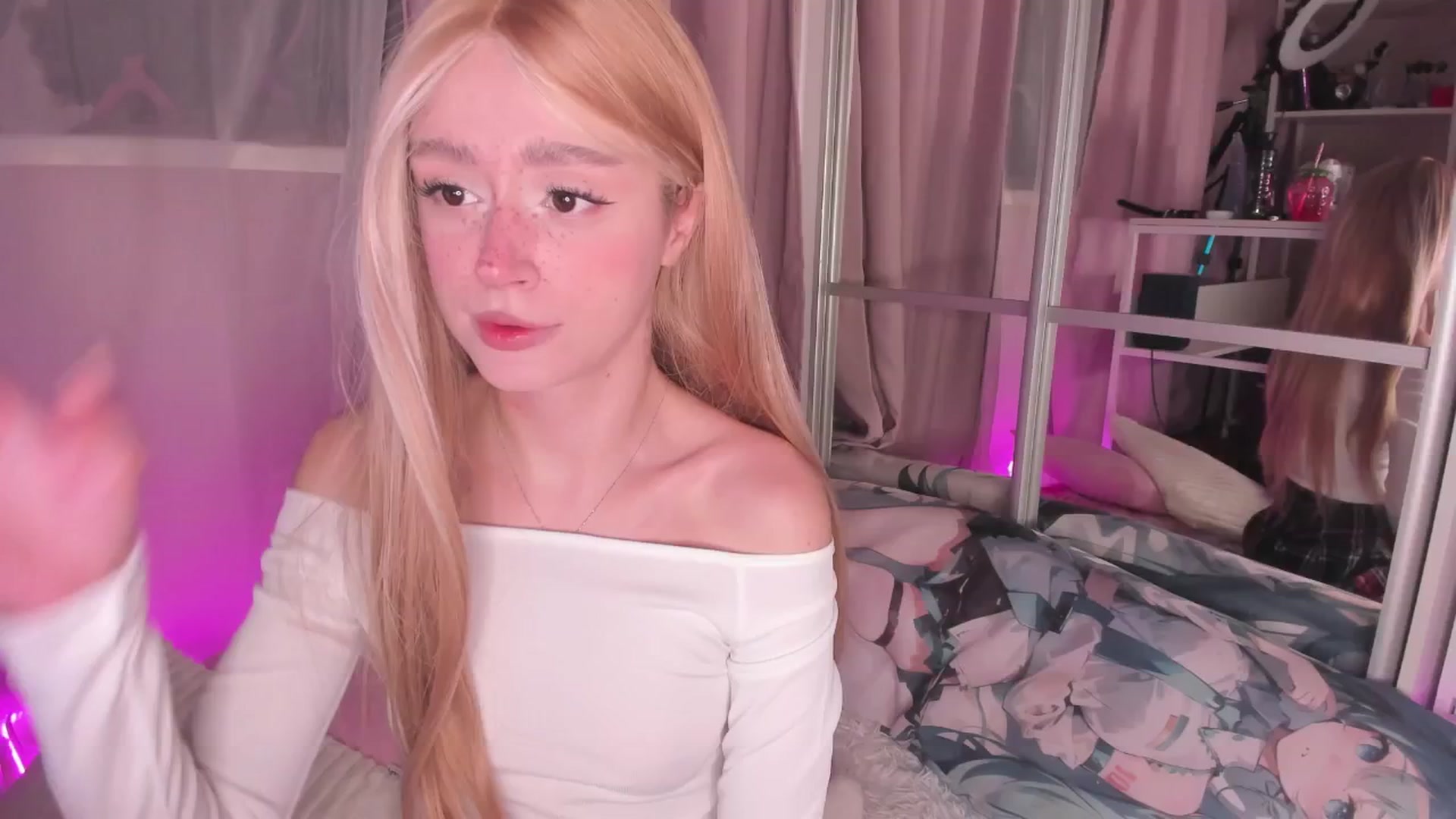Gallery image thumbnail from AliceXsweeT's myfreecams stream on, 01/14/2026, 17:15 image 16 of 20