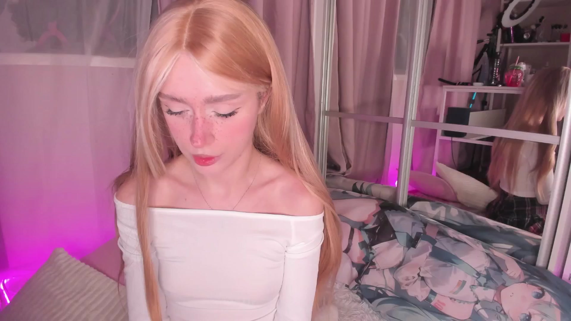Gallery image thumbnail from AliceXsweeT's myfreecams stream on, 01/14/2026, 17:15 image 14 of 20
