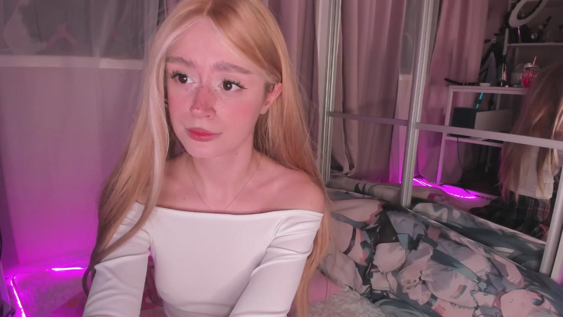 Gallery image thumbnail from AliceXsweeT's myfreecams stream on, 01/14/2026, 17:51 image 9 of 20