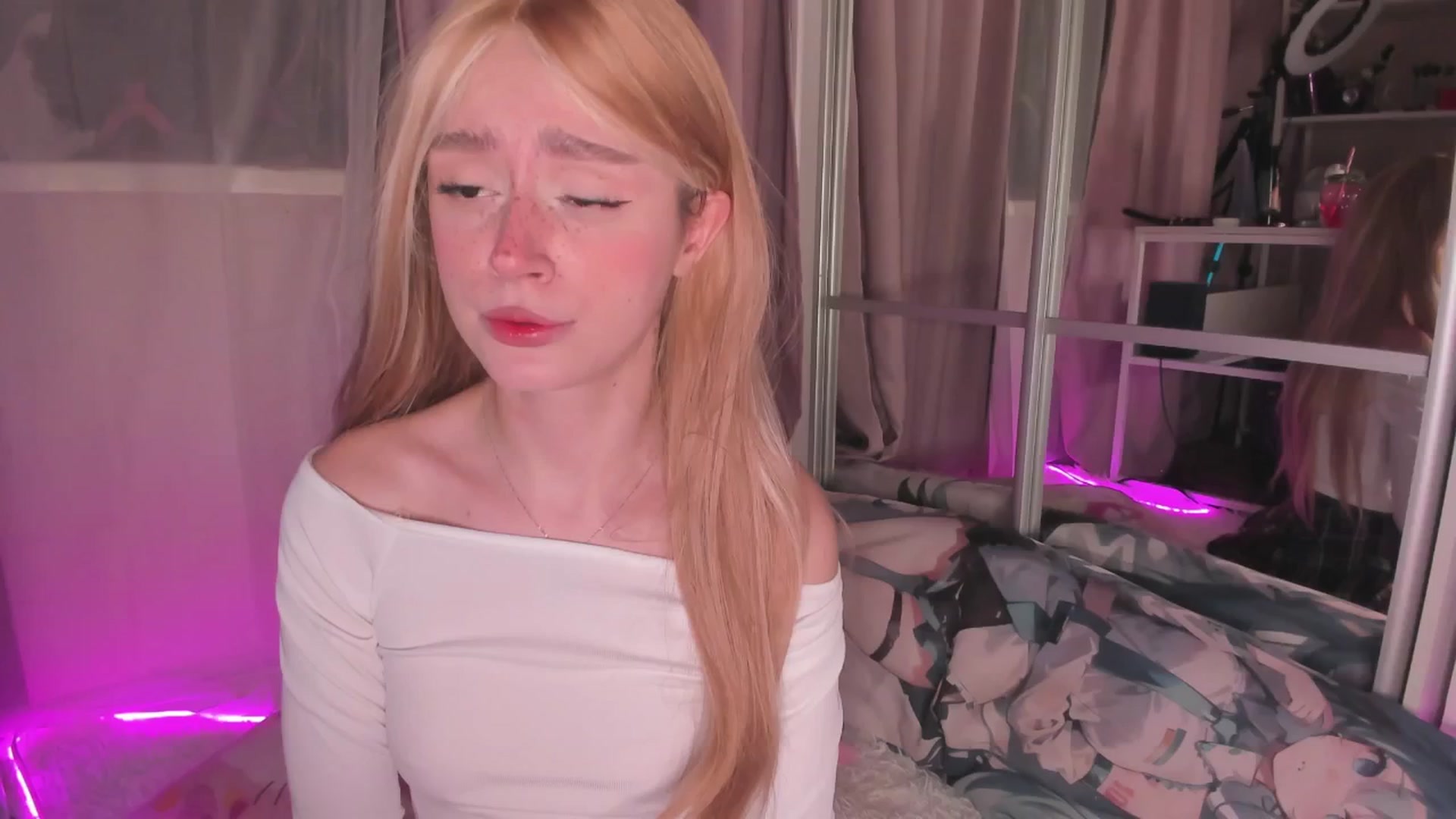Gallery image thumbnail from AliceXsweeT's myfreecams stream on, 01/14/2026, 17:51 image 16 of 20