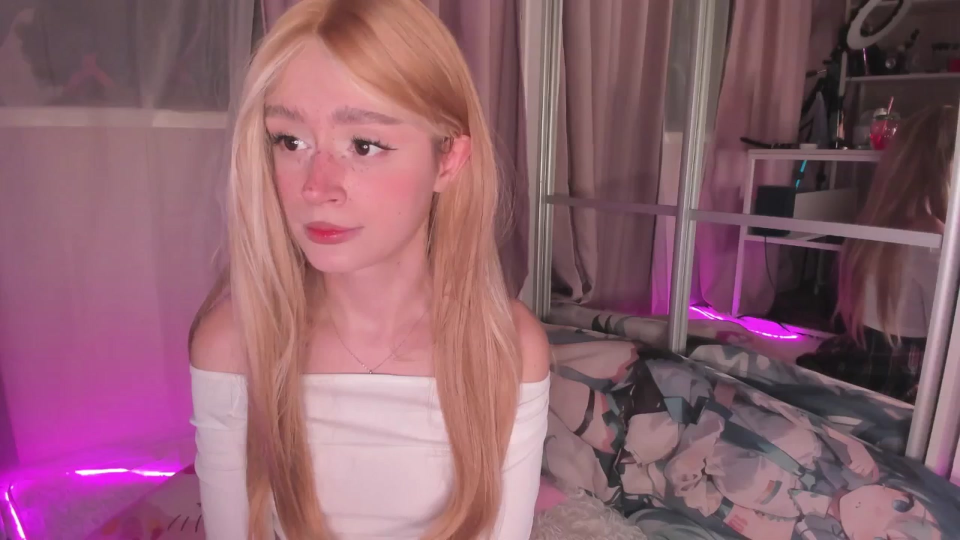 Gallery image thumbnail from AliceXsweeT's myfreecams stream on, 01/14/2026, 17:51 image 17 of 20