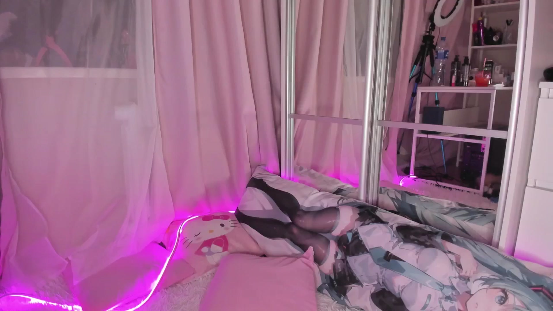 Gallery image thumbnail from AliceXsweeT's myfreecams stream on, 01/25/2026, 18:00 image 15 of 20