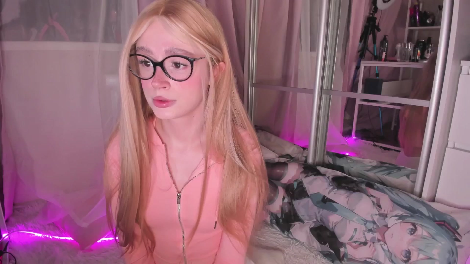 Gallery image thumbnail from AliceXsweeT's myfreecams stream on, 01/26/2026, 16:30 image 11 of 20