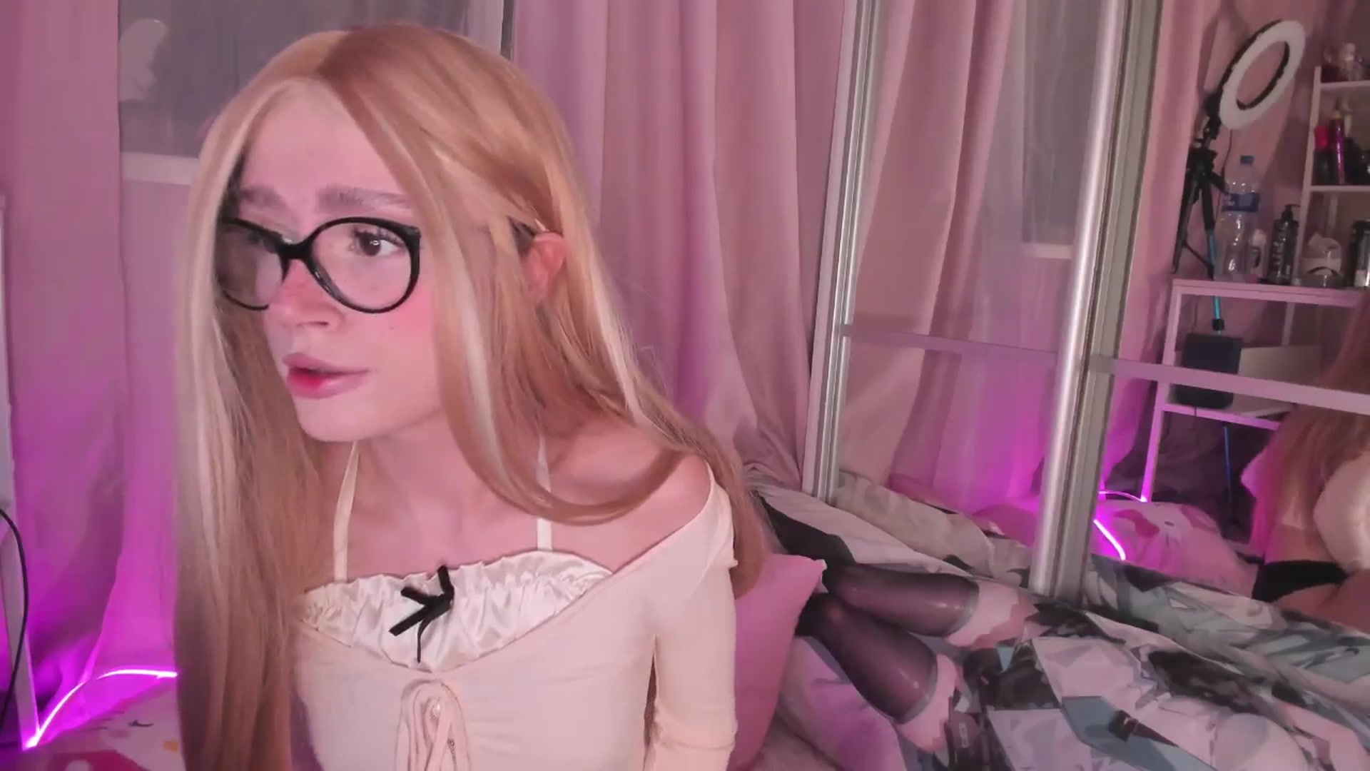 Gallery image thumbnail from AliceXsweeT's myfreecams stream on, 01/28/2026, 16:40 image 9 of 20