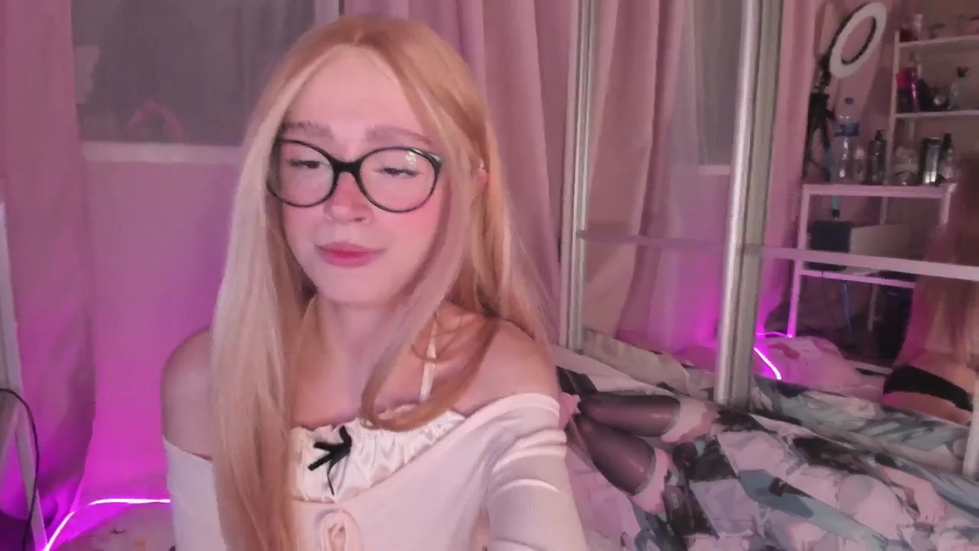 Gallery image thumbnail from AliceXsweeT's myfreecams stream on, 01/28/2026, 16:40 image 18 of 20