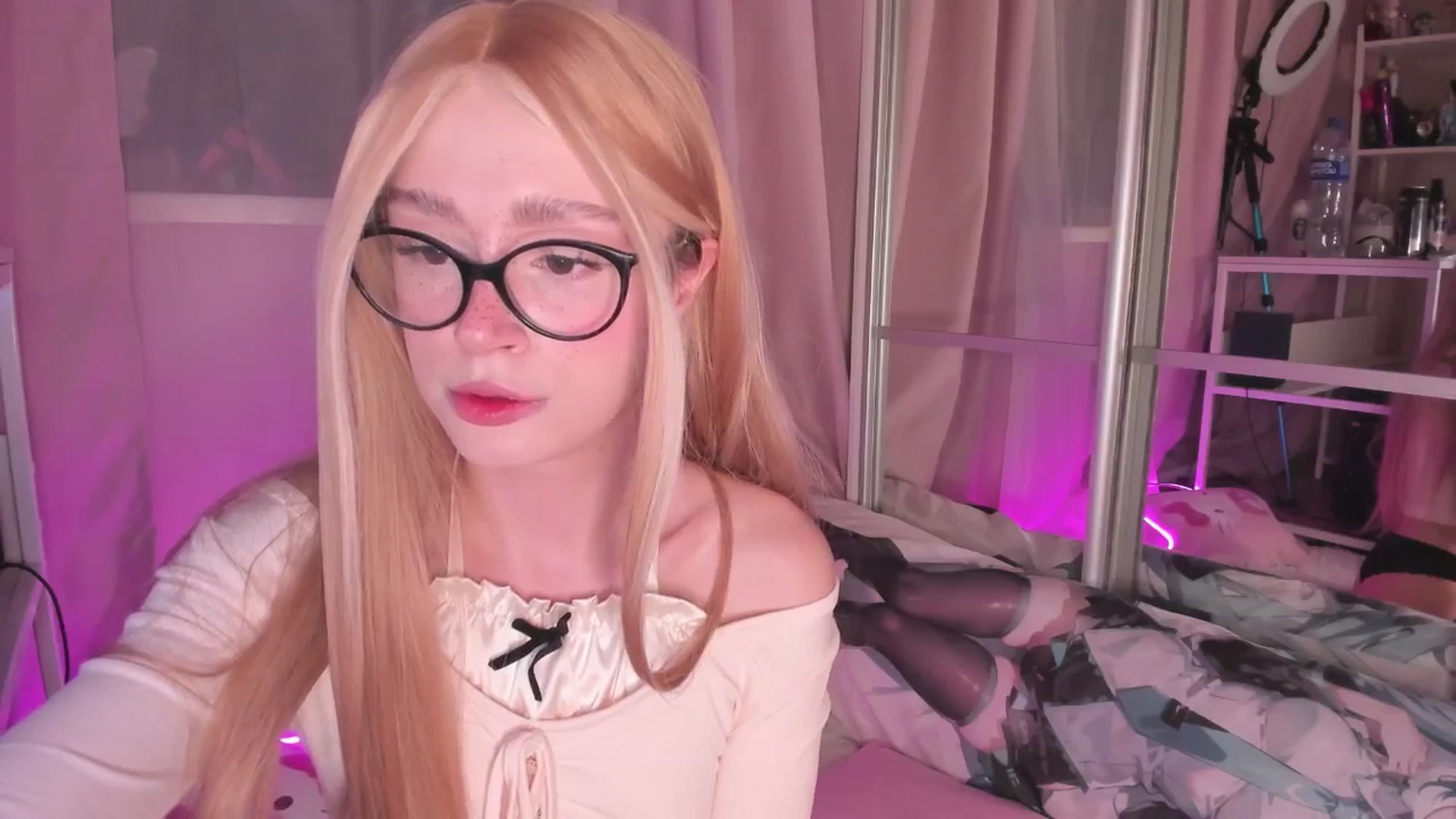 Gallery image thumbnail from AliceXsweeT's myfreecams stream on, 01/28/2026, 18:33 image 18 of 20