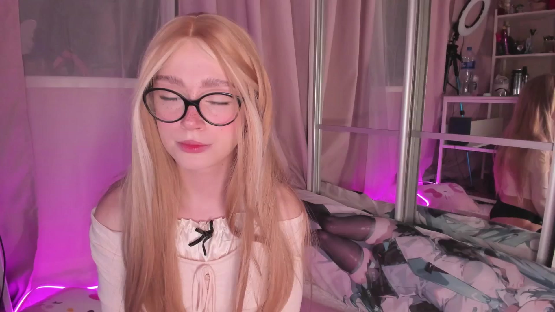 Gallery image thumbnail from AliceXsweeT's myfreecams stream on, 01/28/2026, 18:33 image 1 of 20