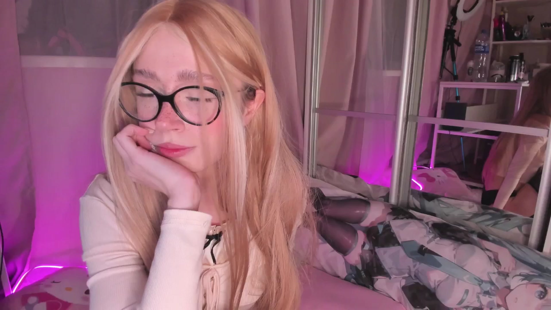Gallery image thumbnail from AliceXsweeT's myfreecams stream on, 01/28/2026, 18:33 image 10 of 20