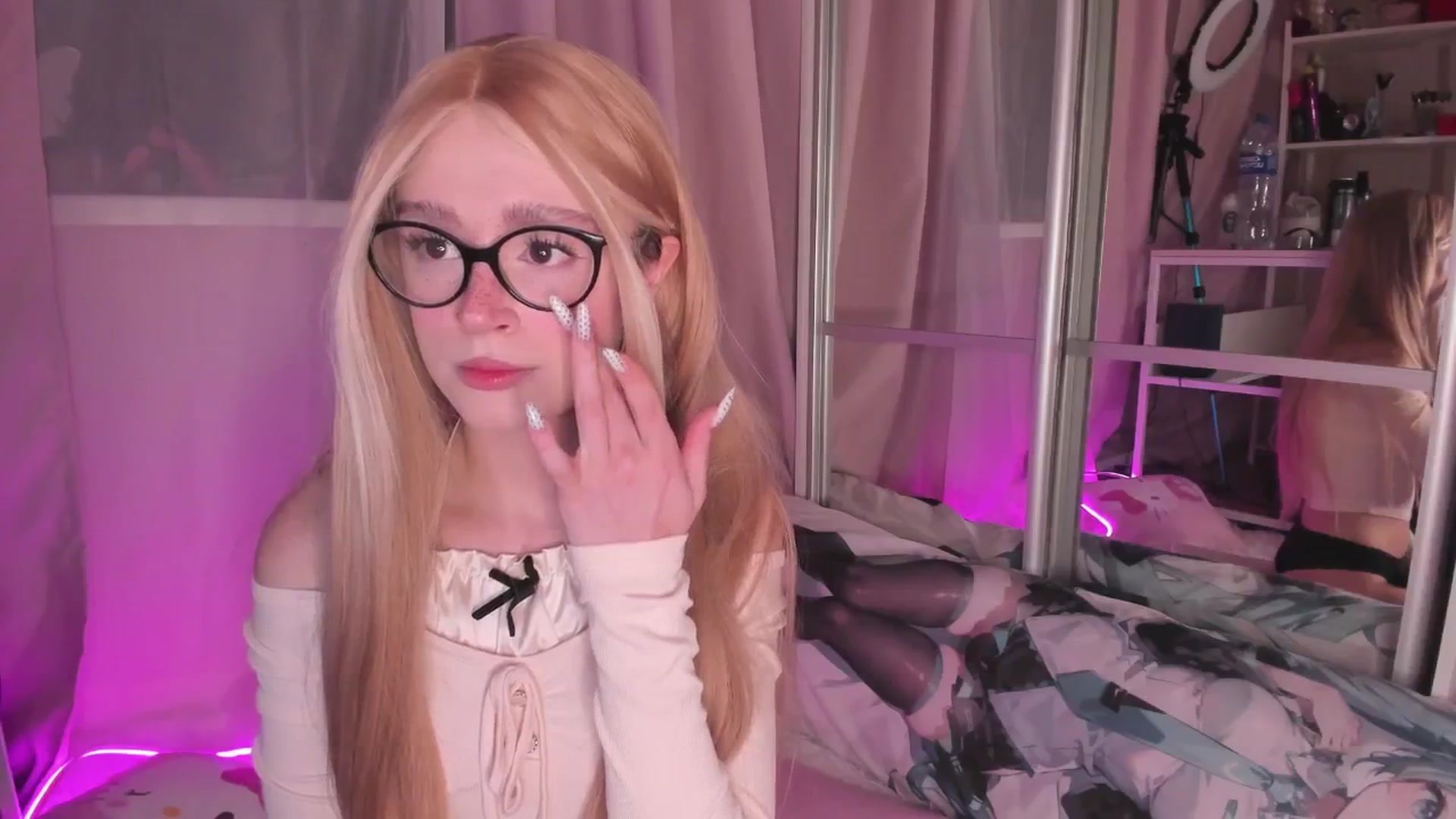 Gallery image thumbnail from AliceXsweeT's myfreecams stream on, 01/28/2026, 18:33 image 4 of 20