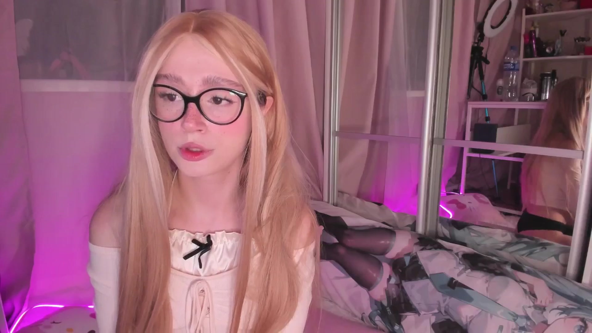 Gallery image thumbnail from AliceXsweeT's myfreecams stream on, 01/28/2026, 18:33 image 3 of 20
