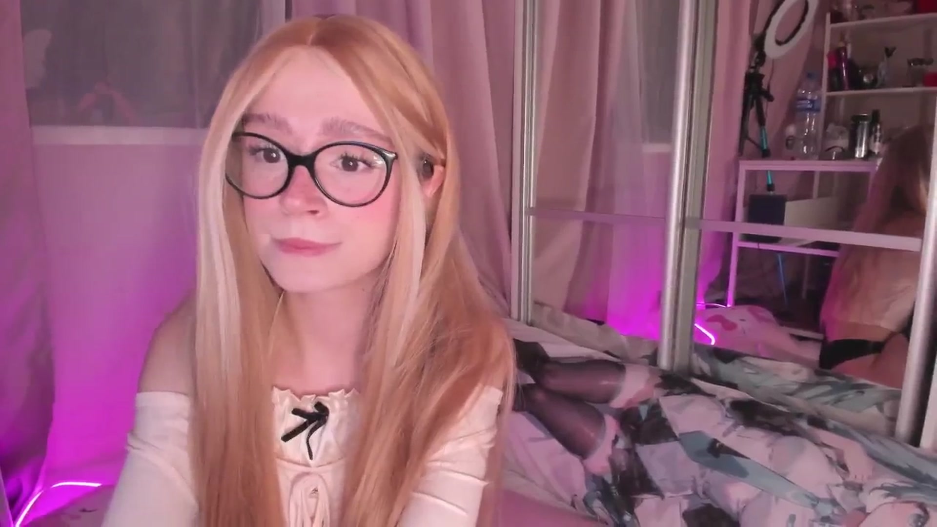 Gallery image thumbnail from AliceXsweeT's myfreecams stream on, 01/28/2026, 18:33 image 5 of 20