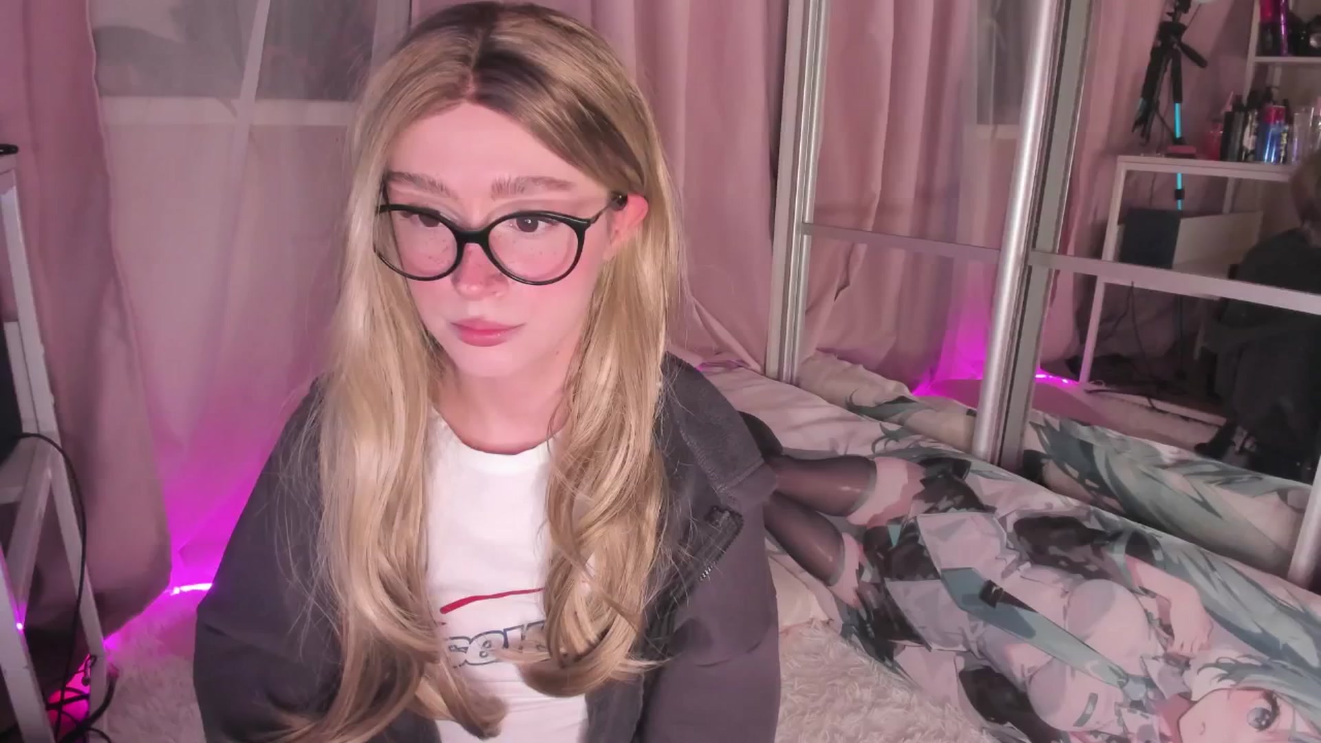 Gallery image thumbnail from AliceXsweeT's myfreecams stream on, 02/05/2026, 16:24 image 17 of 20