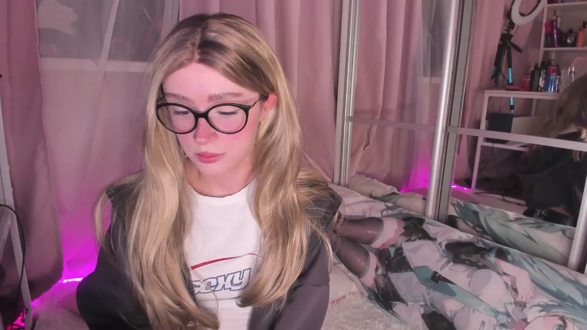 Gallery image thumbnail from AliceXsweeT's myfreecams stream on, 02/05/2026, 16:24 image 5 of 20