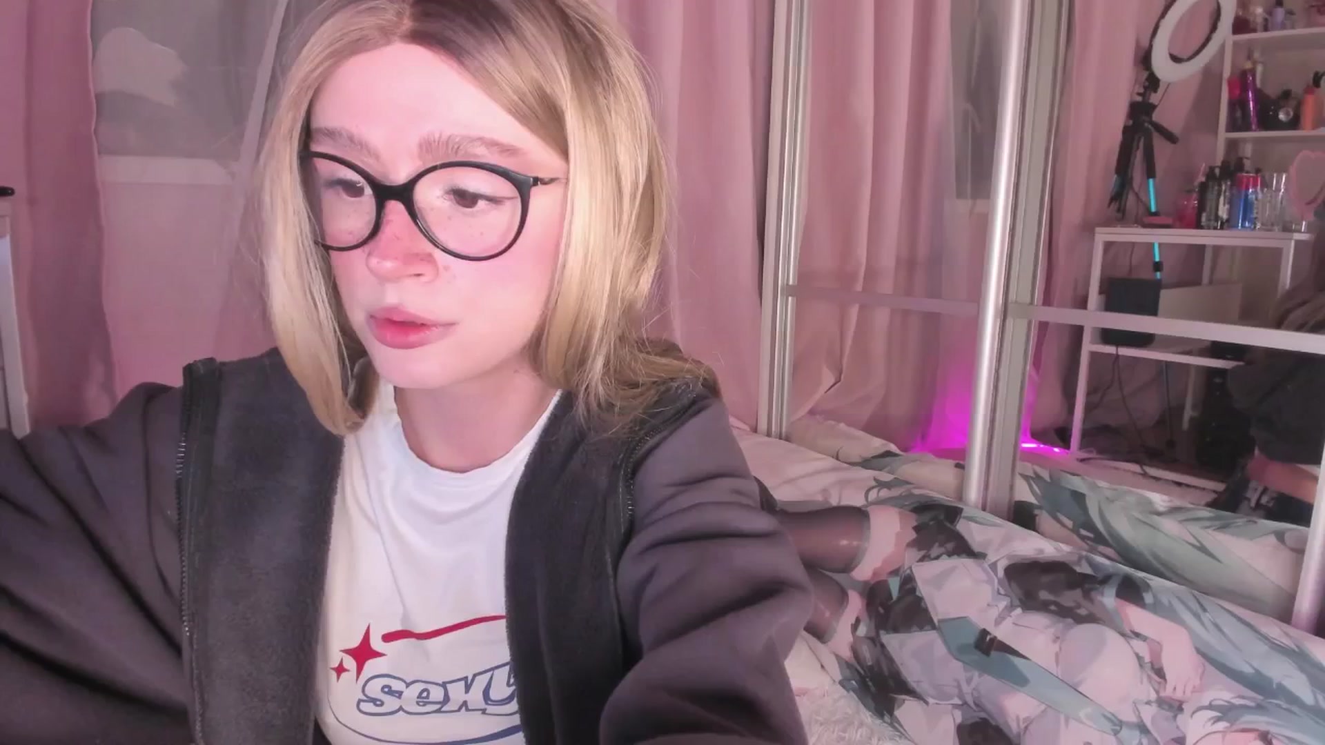 Gallery image thumbnail from AliceXsweeT's myfreecams stream on, 02/05/2026, 17:03 image 5 of 20