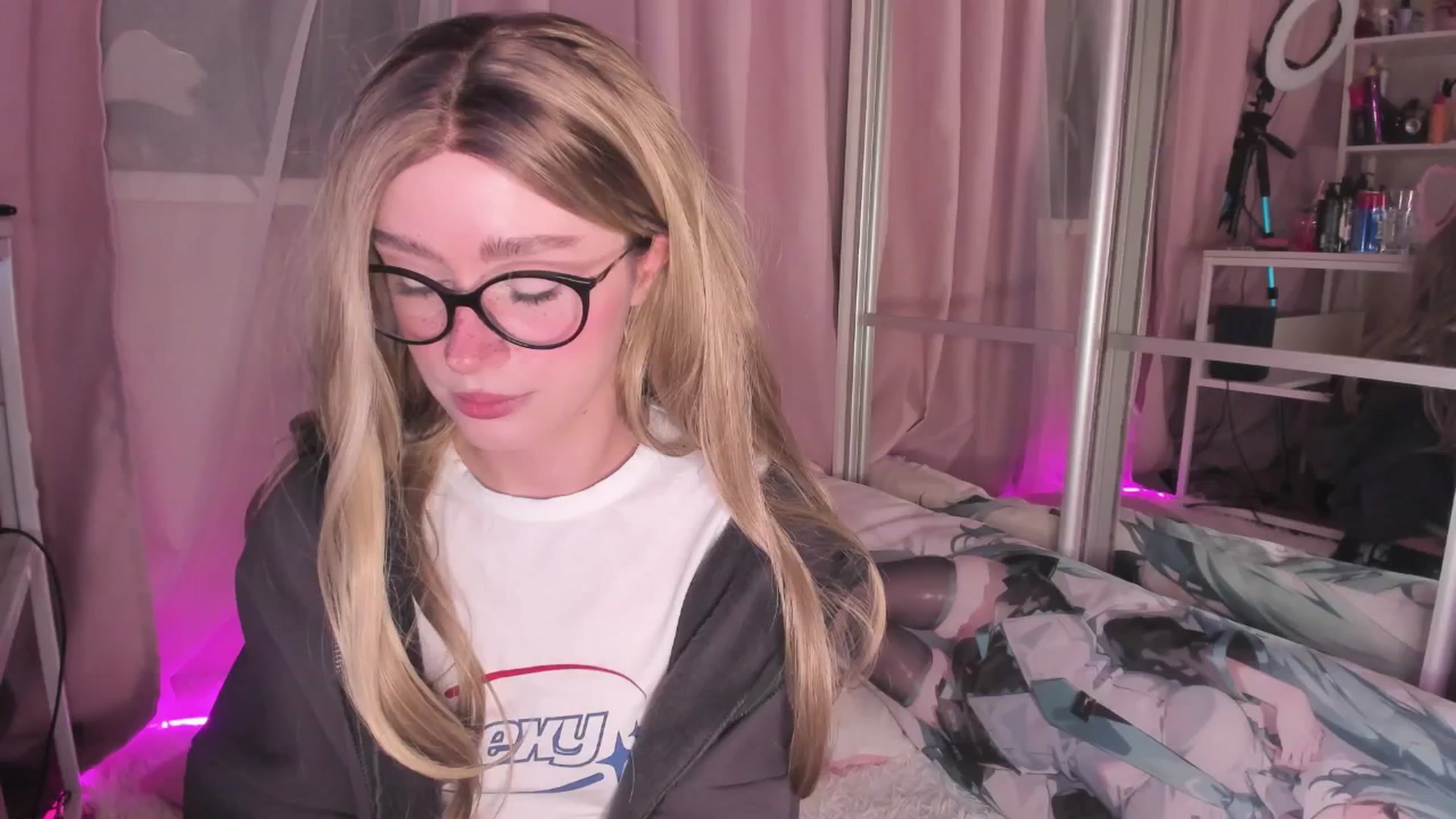 Gallery image thumbnail from AliceXsweeT's myfreecams stream on, 02/05/2026, 17:03 image 18 of 20