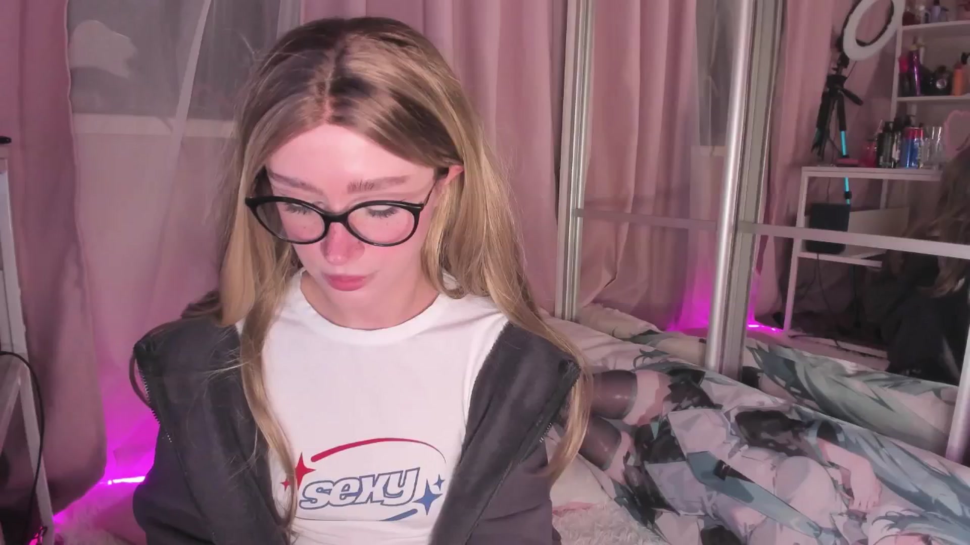Gallery image thumbnail from AliceXsweeT's myfreecams stream on, 02/05/2026, 17:03 image 12 of 20