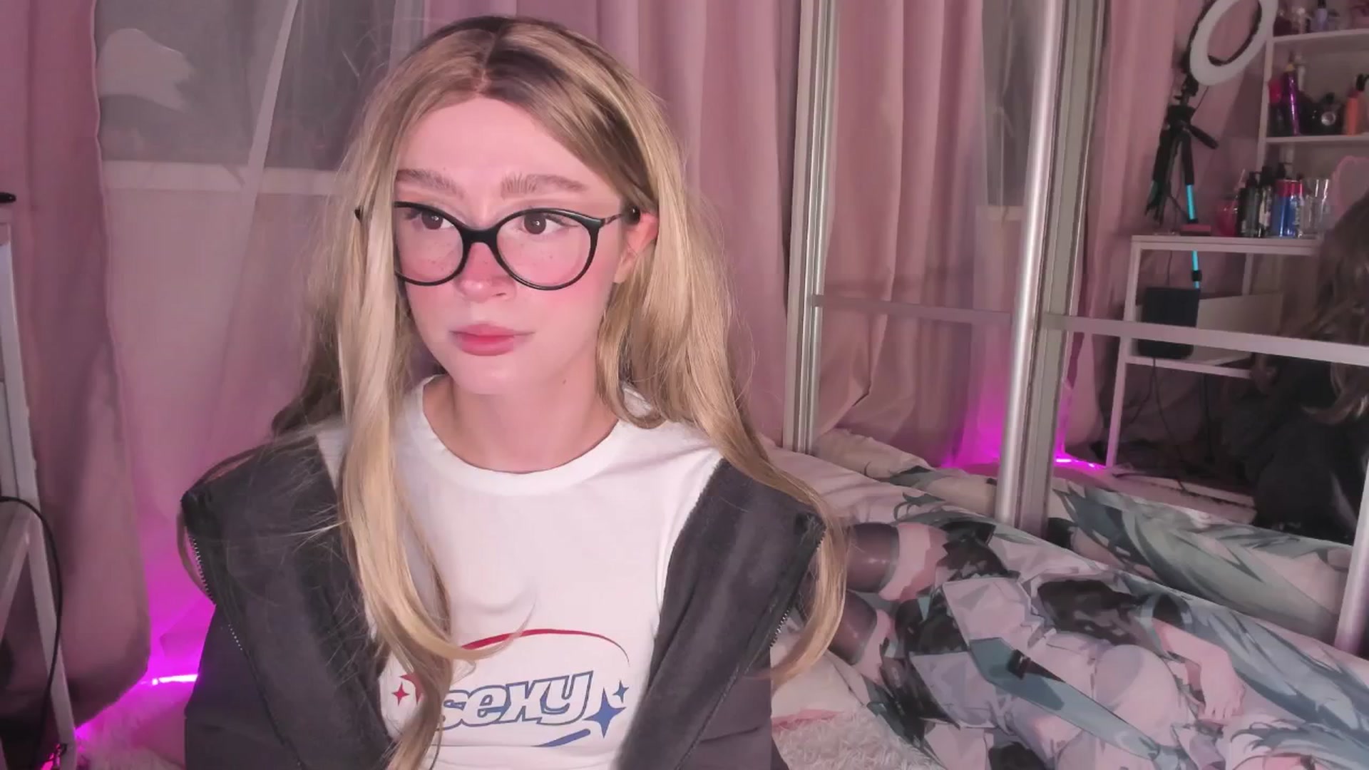 Gallery image thumbnail from AliceXsweeT's myfreecams stream on, 02/05/2026, 17:03 image 14 of 20