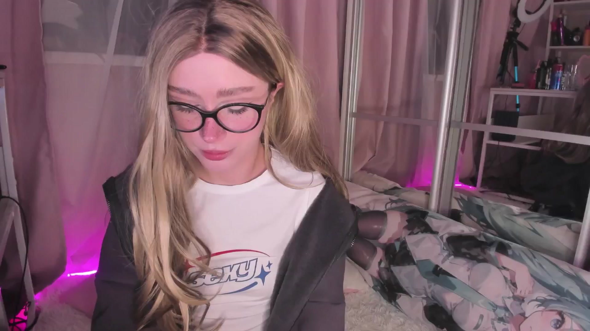 Gallery image thumbnail from AliceXsweeT's myfreecams stream on, 02/05/2026, 17:39 image 8 of 20