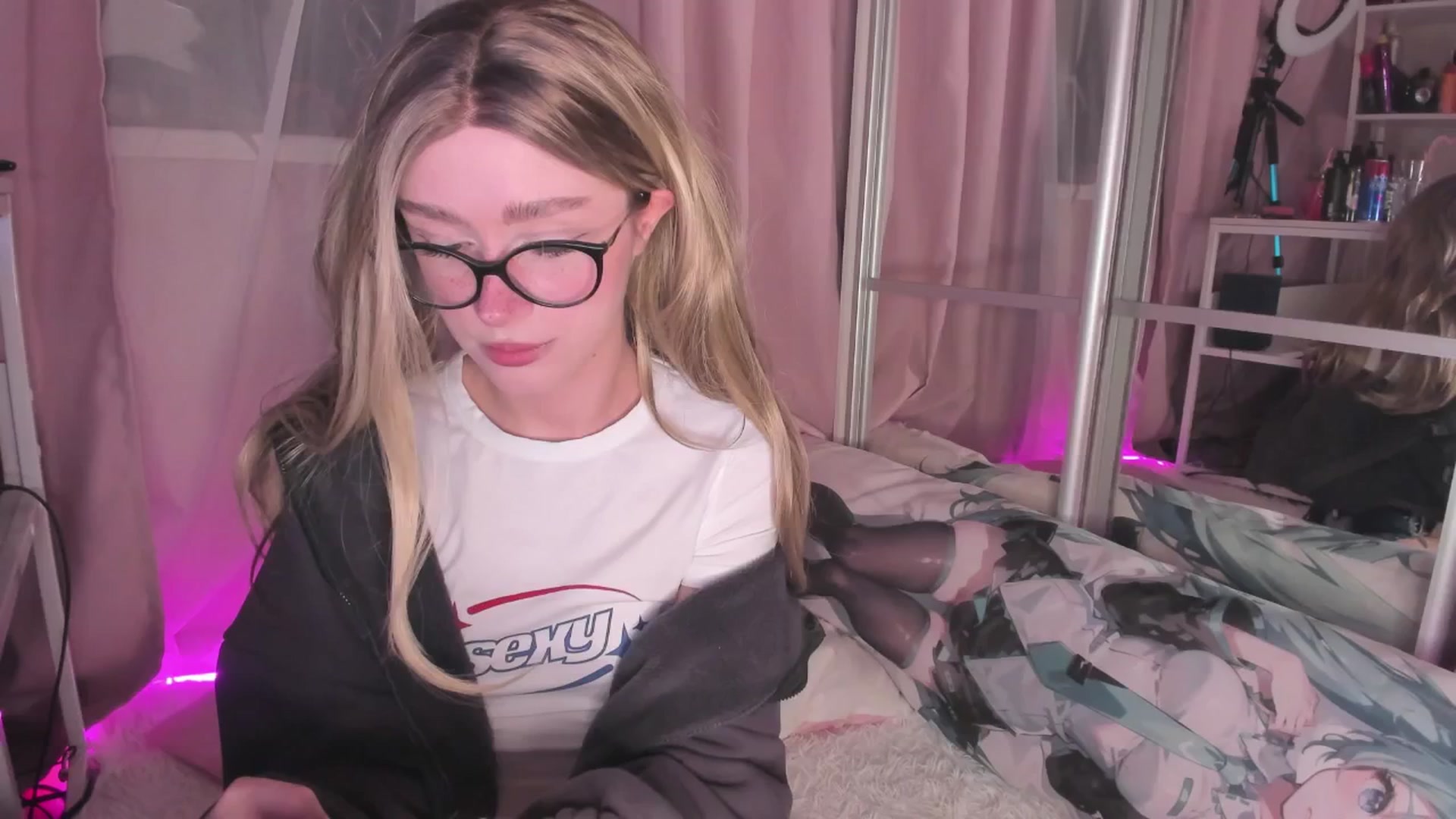 Gallery image thumbnail from AliceXsweeT's myfreecams stream on, 02/05/2026, 17:39 image 11 of 20