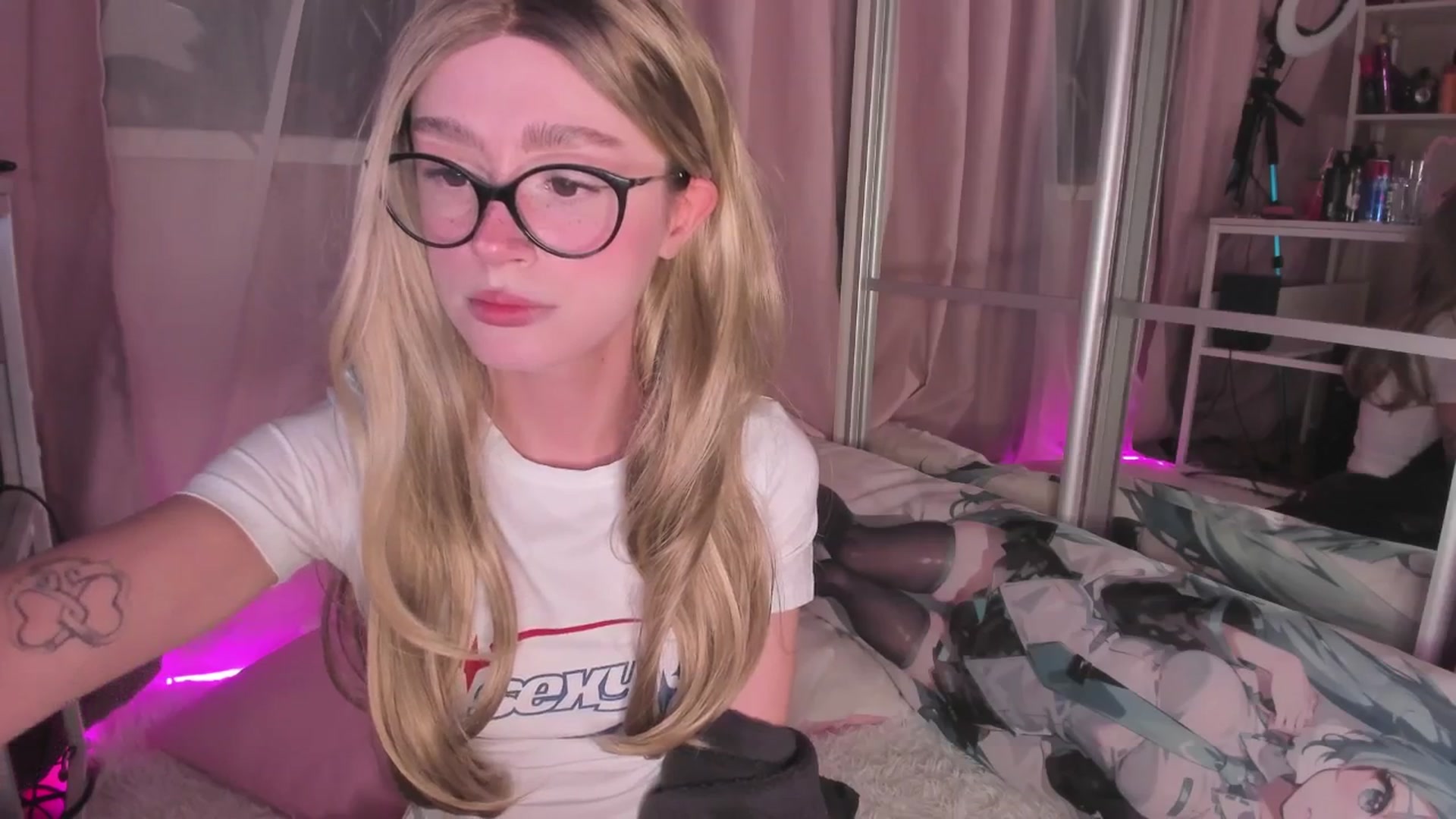 Gallery image thumbnail from AliceXsweeT's myfreecams stream on, 02/05/2026, 17:39 image 16 of 20