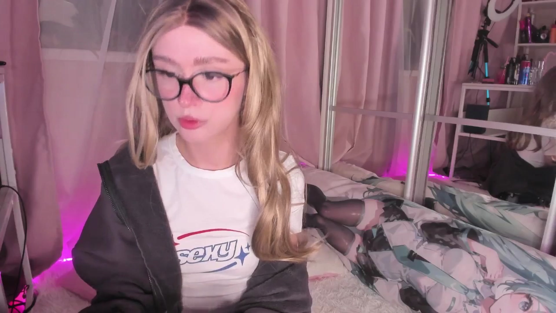 Gallery image thumbnail from AliceXsweeT's myfreecams stream on, 02/05/2026, 17:39 image 13 of 20