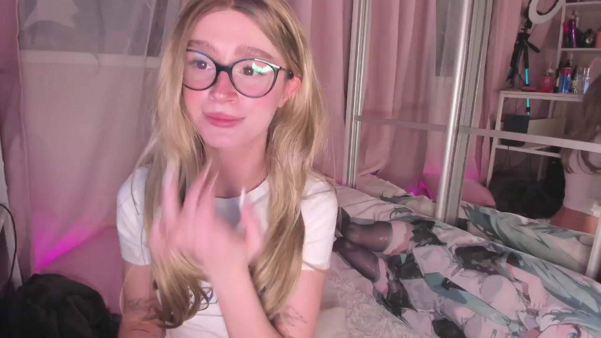 Gallery image thumbnail from AliceXsweeT's myfreecams stream on, 02/05/2026, 19:02 image 12 of 20