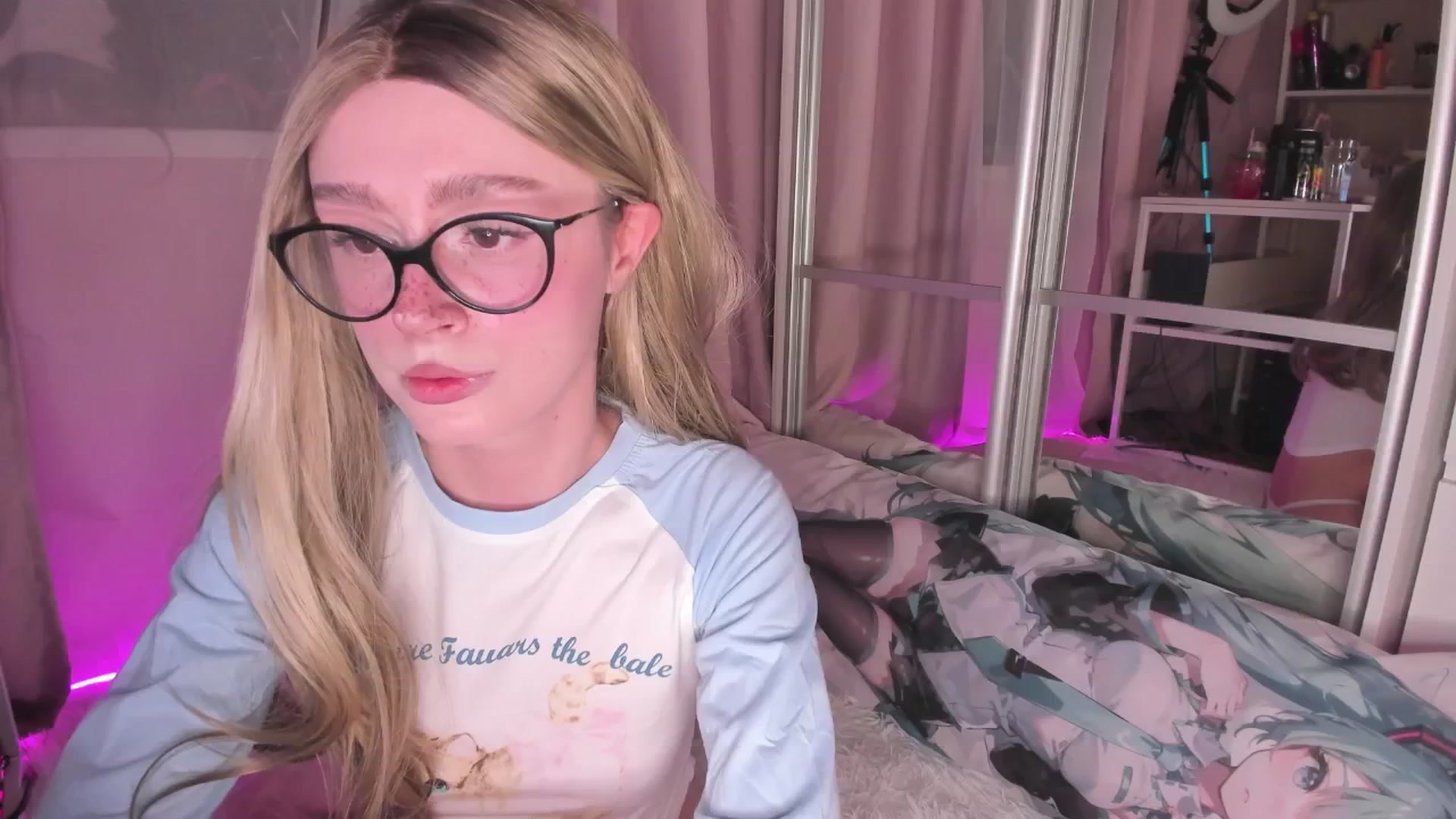 Gallery image thumbnail from AliceXsweeT's myfreecams stream on, 02/06/2026, 17:14 image 4 of 20