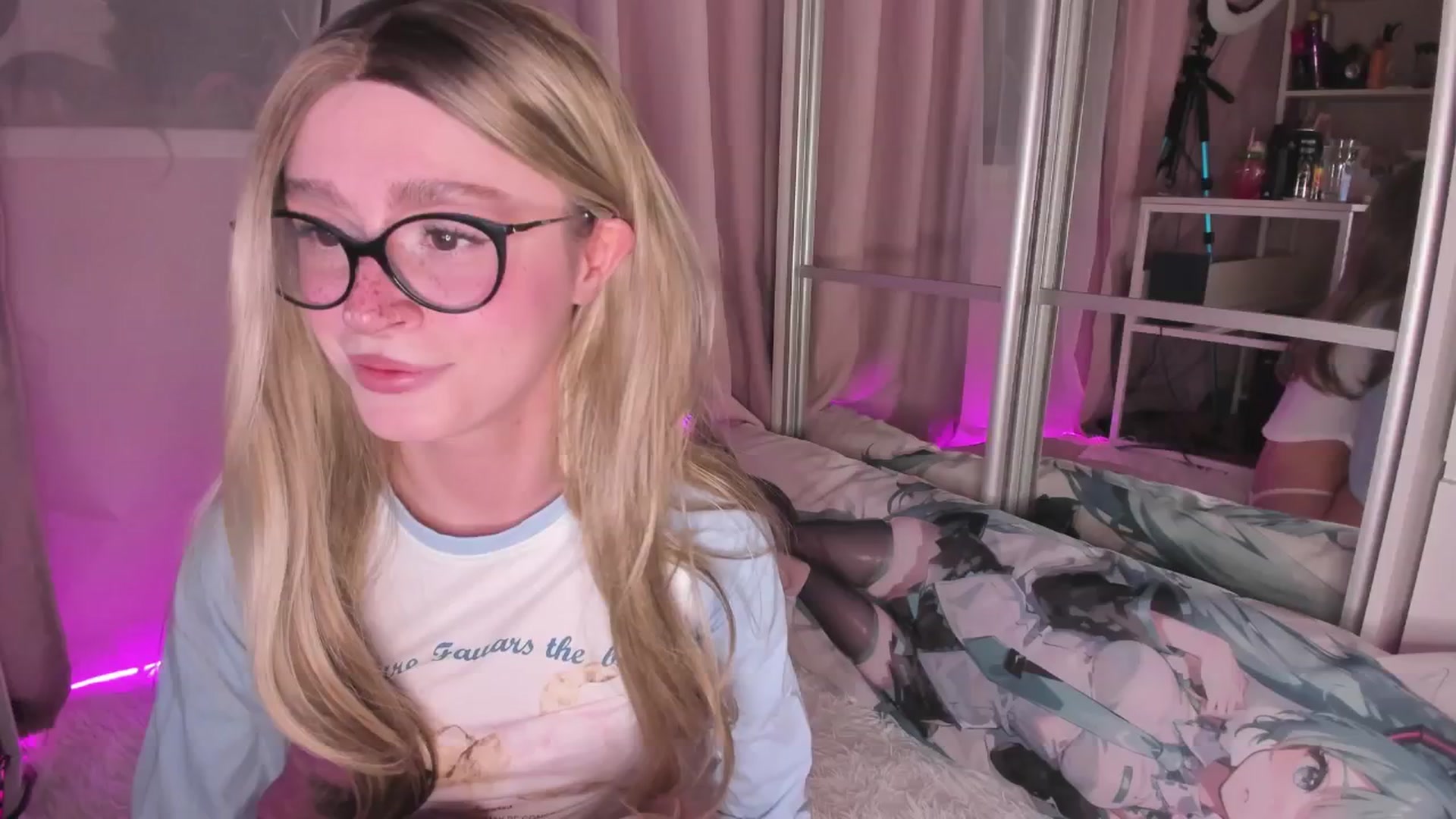 Gallery image thumbnail from AliceXsweeT's myfreecams stream on, 02/06/2026, 17:14 image 6 of 20